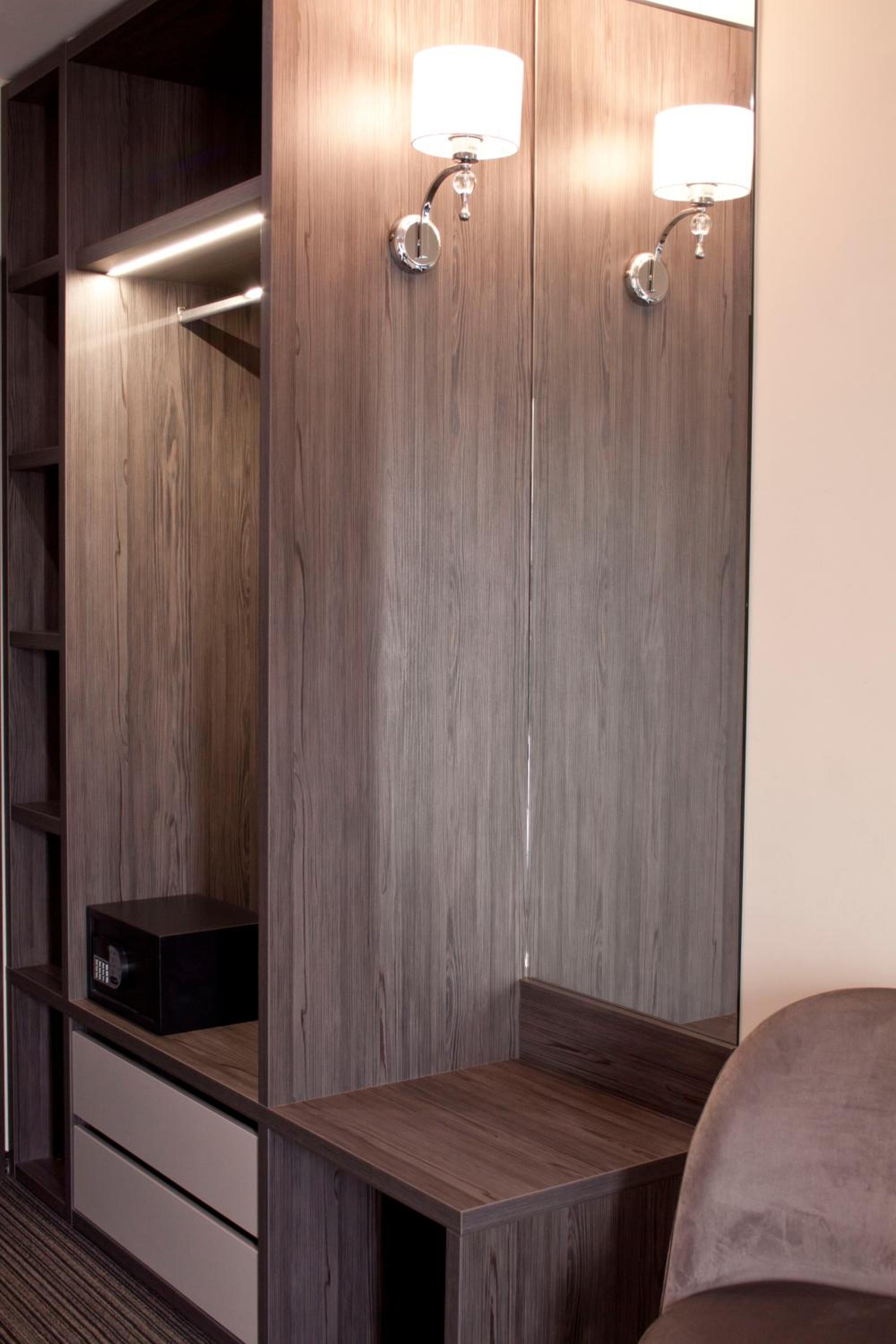 Twin Room with Private Bathroom - Photo 3