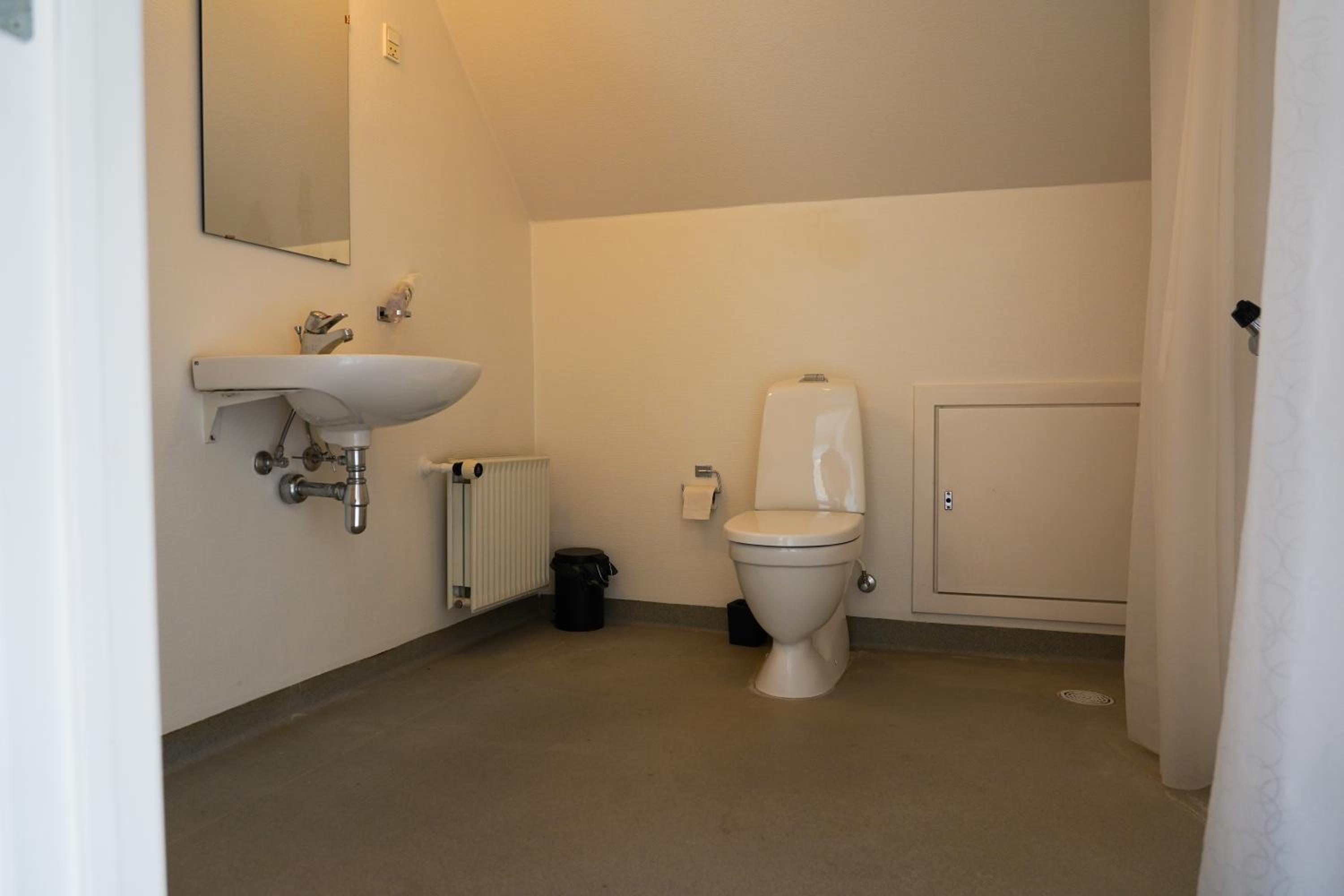 Apartment with Shower photo 2