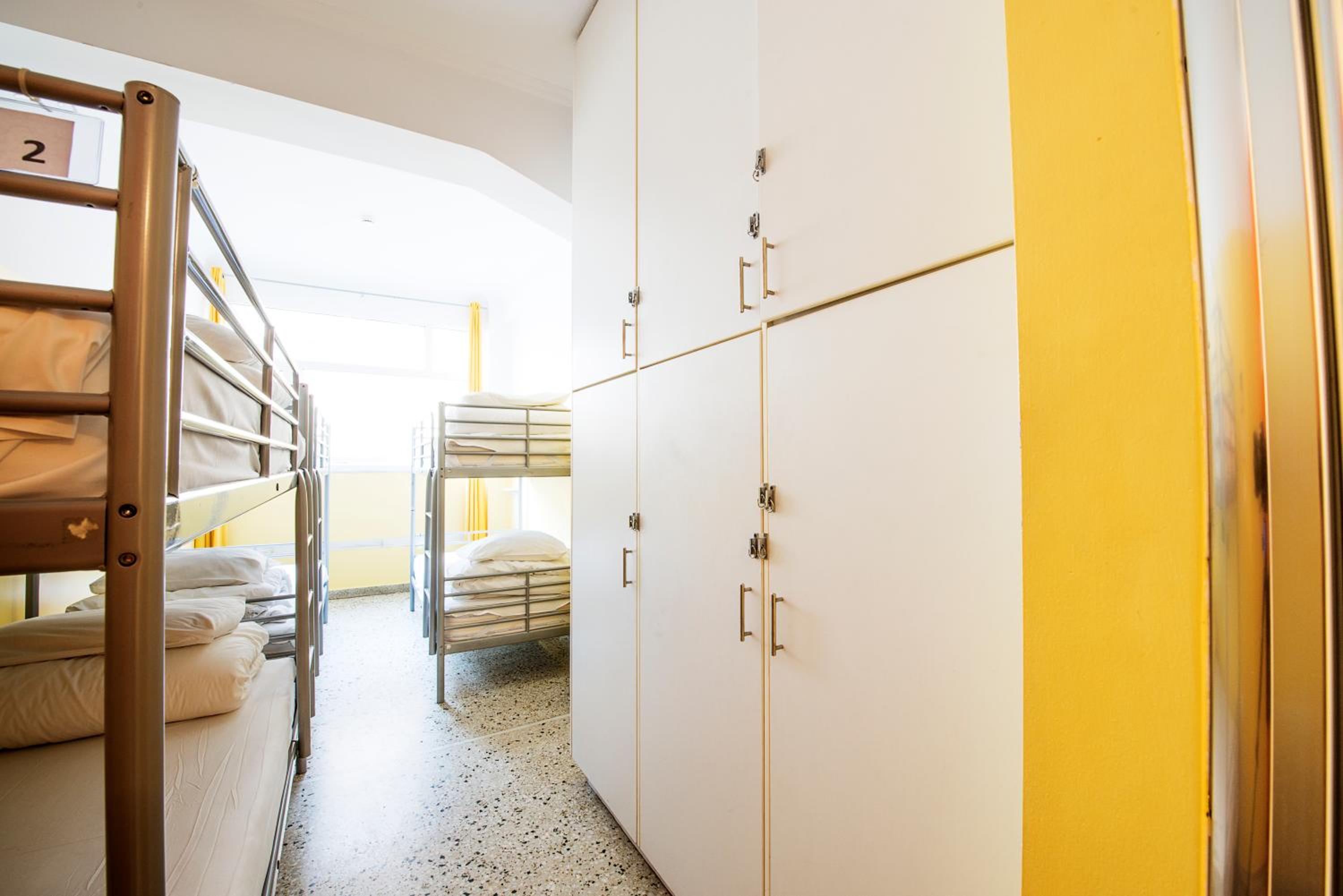 Bed in 6-Bed Mixed Dorm Ensuite photo 3