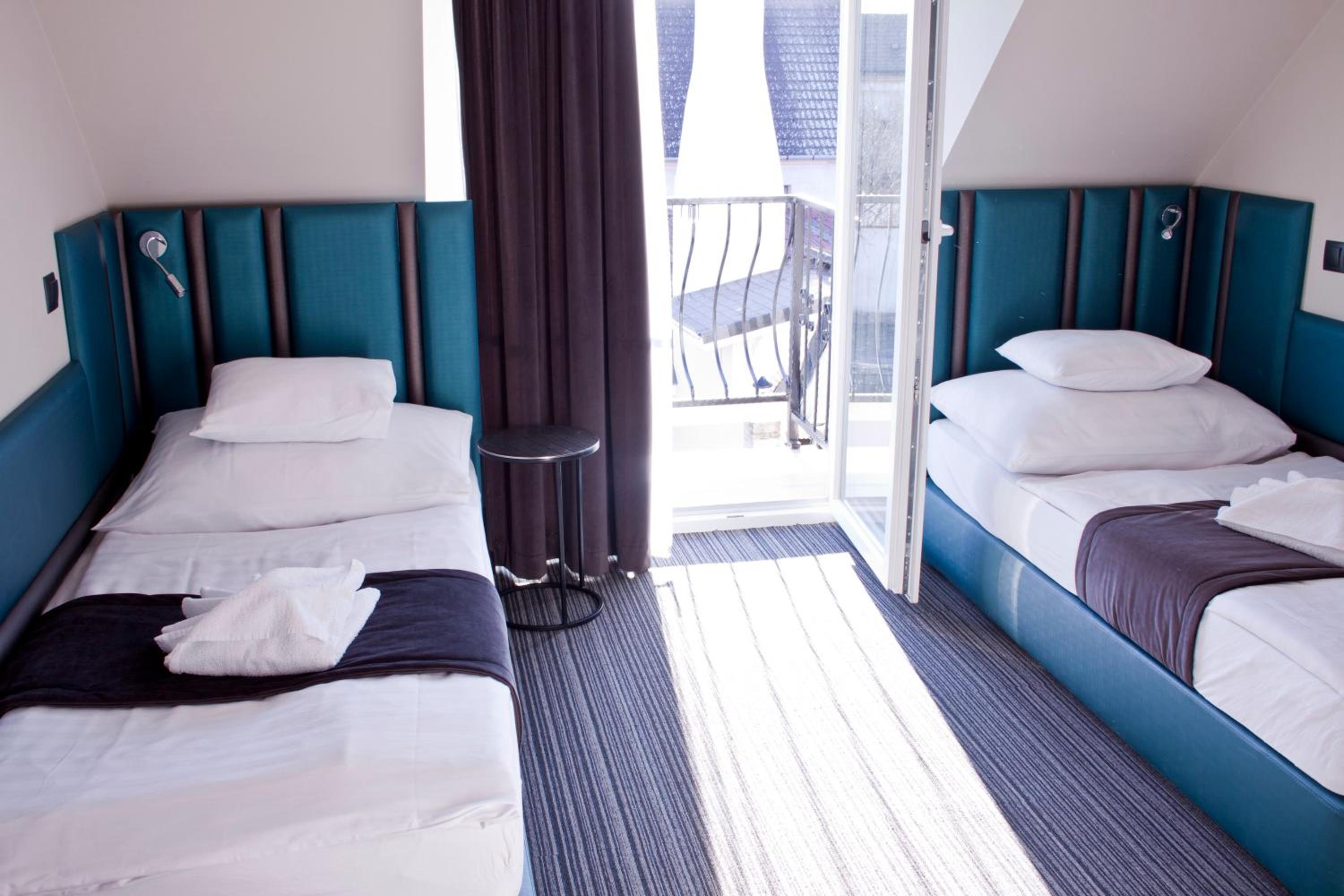 Twin Room with Private Bathroom - Photo 5