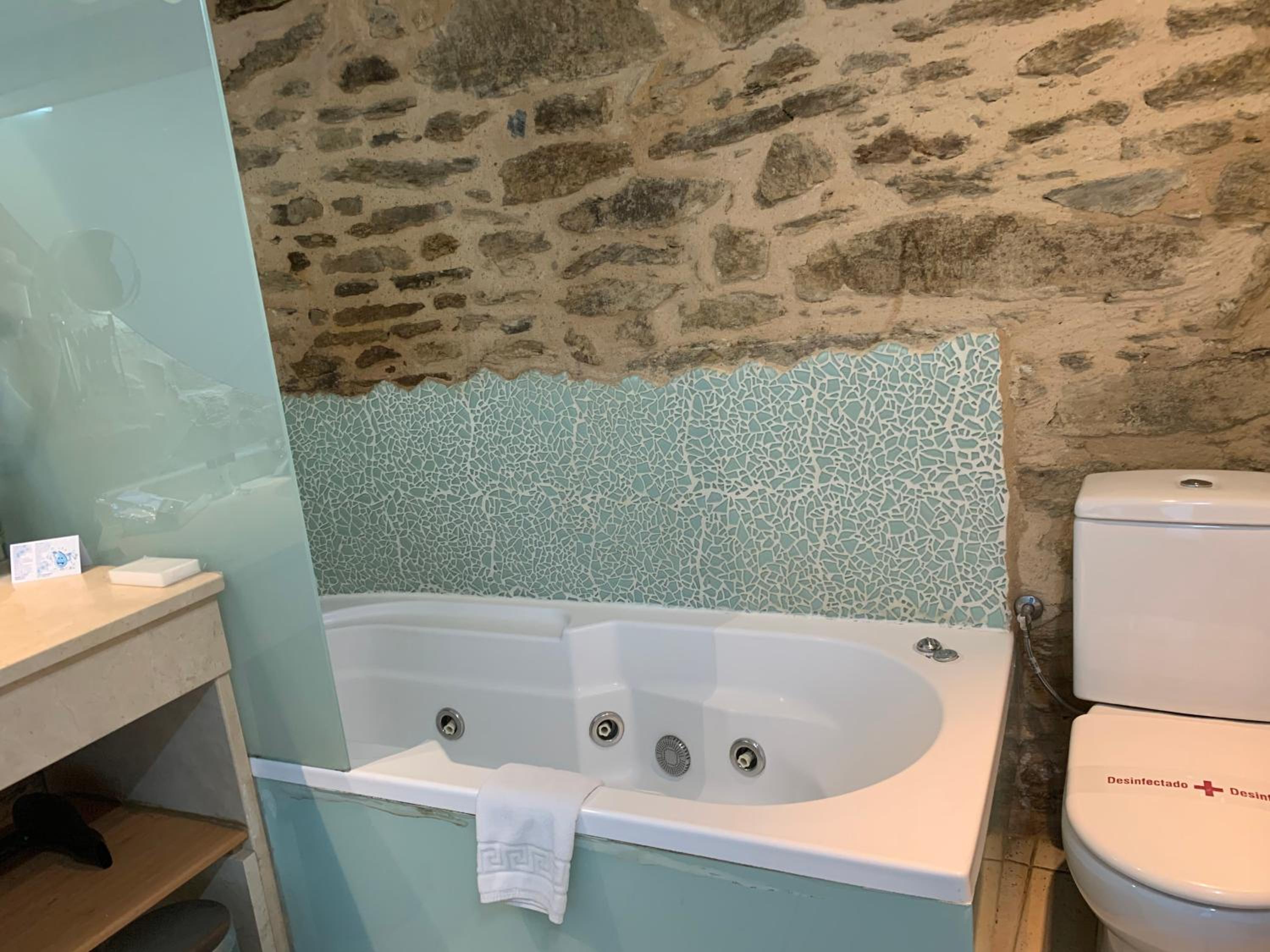 Suite with Spa Bath - Photo 8