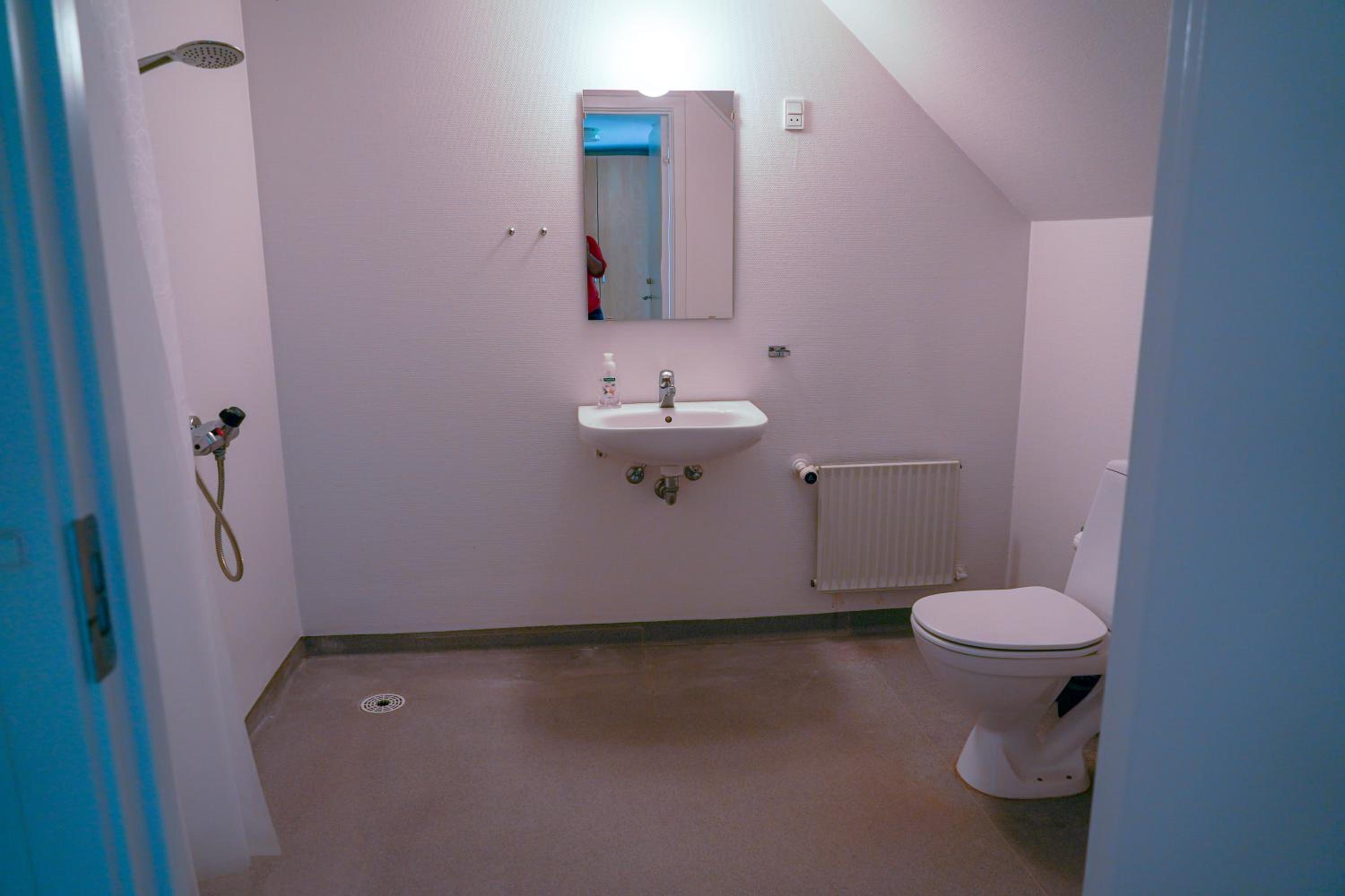 Apartment with Shower photo 3