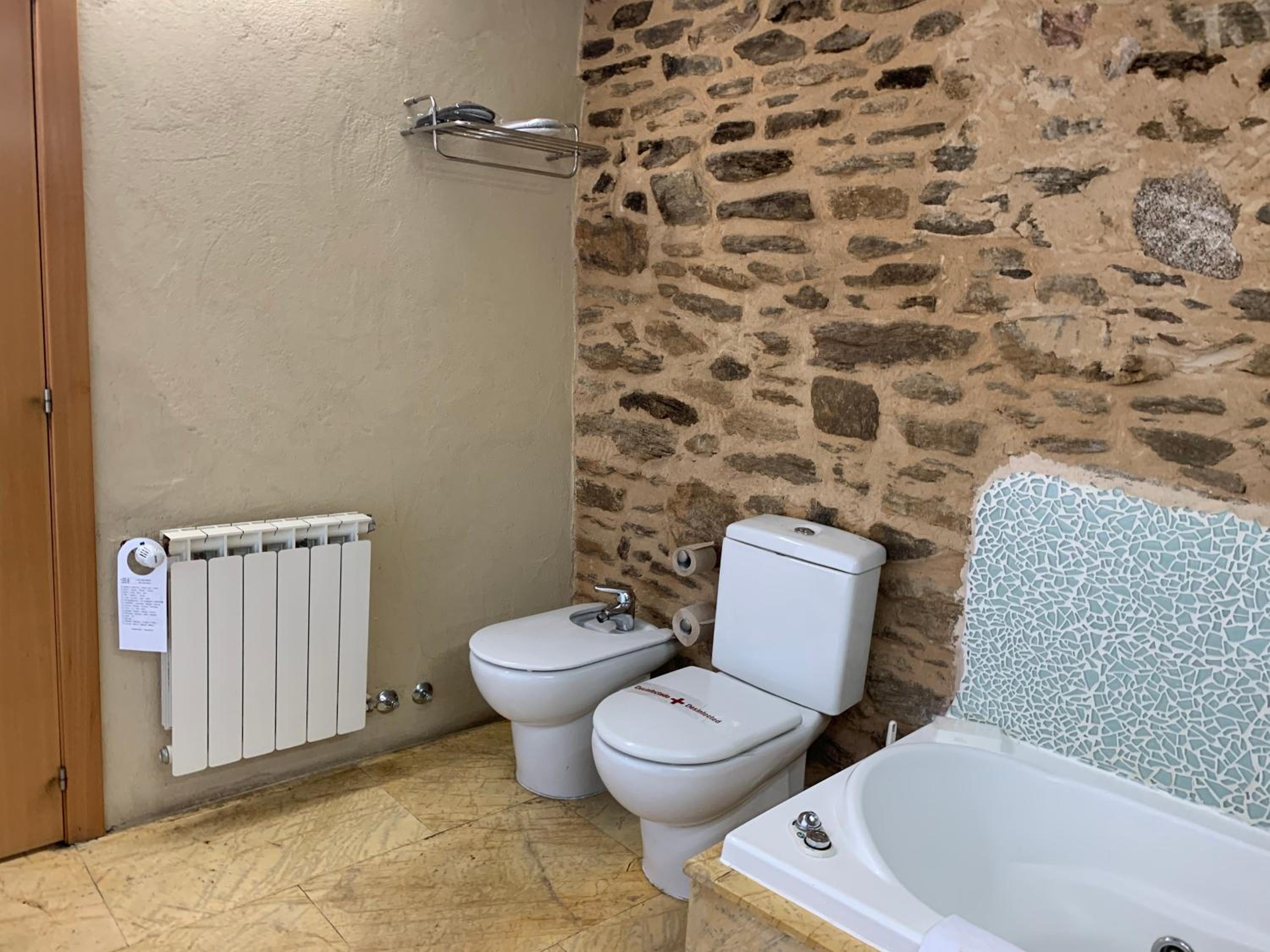 Suite with Spa Bath - Photo 12