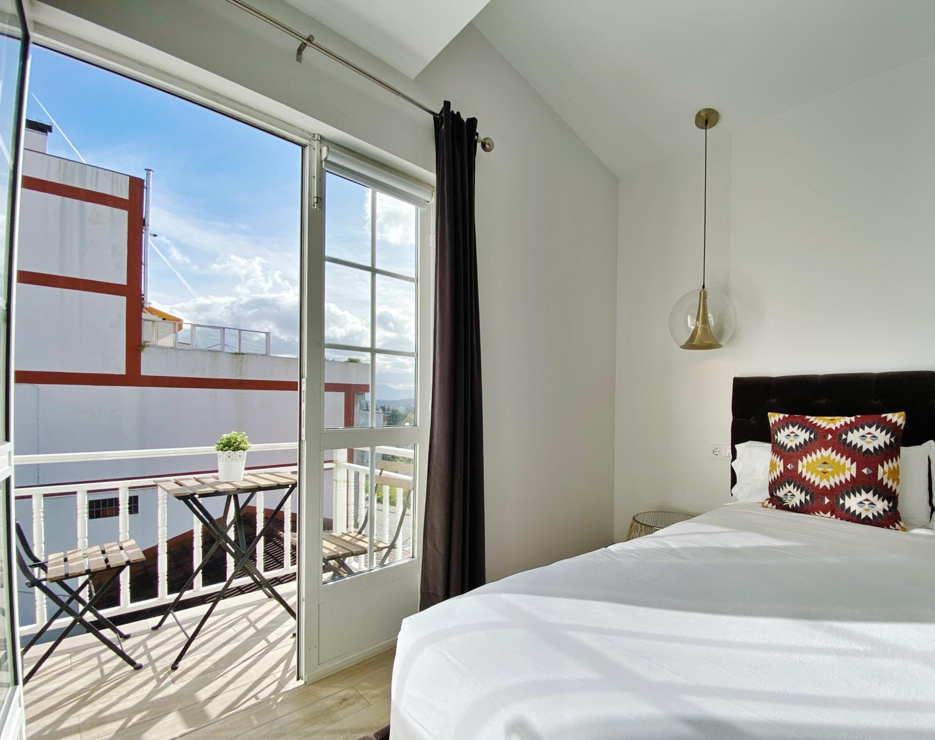 Double Room with Balcony - Photo 3