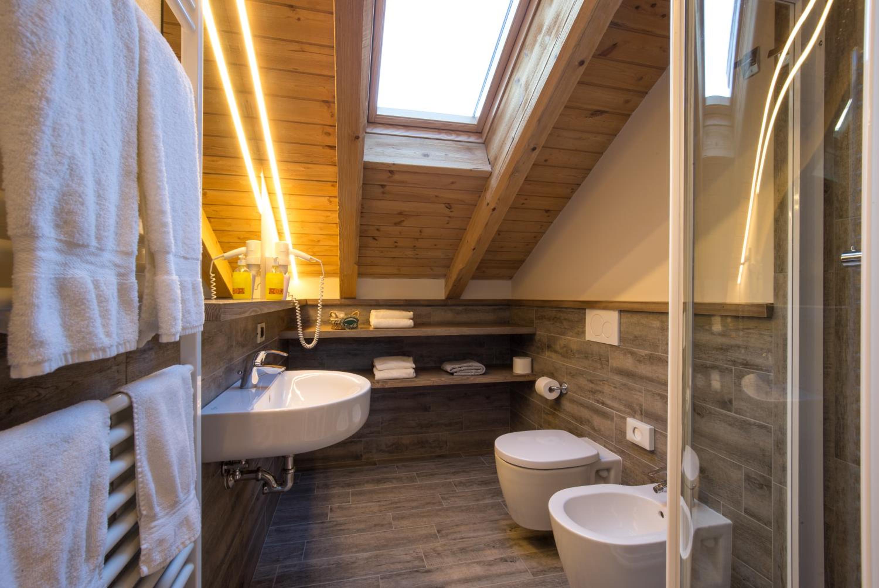 Double or Twin Room - Attic photo 2