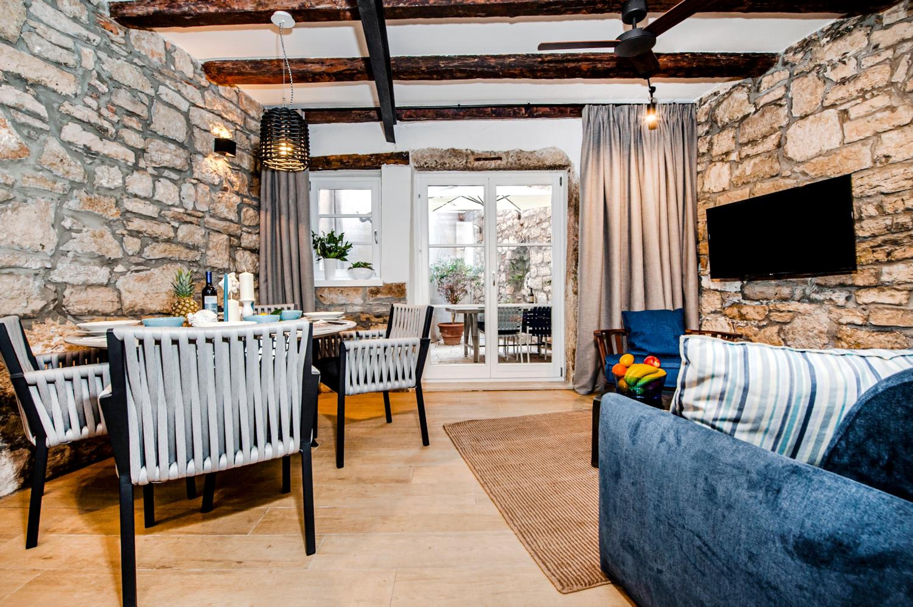 Special Offer - One-Bedroom Apartment with Free Parking