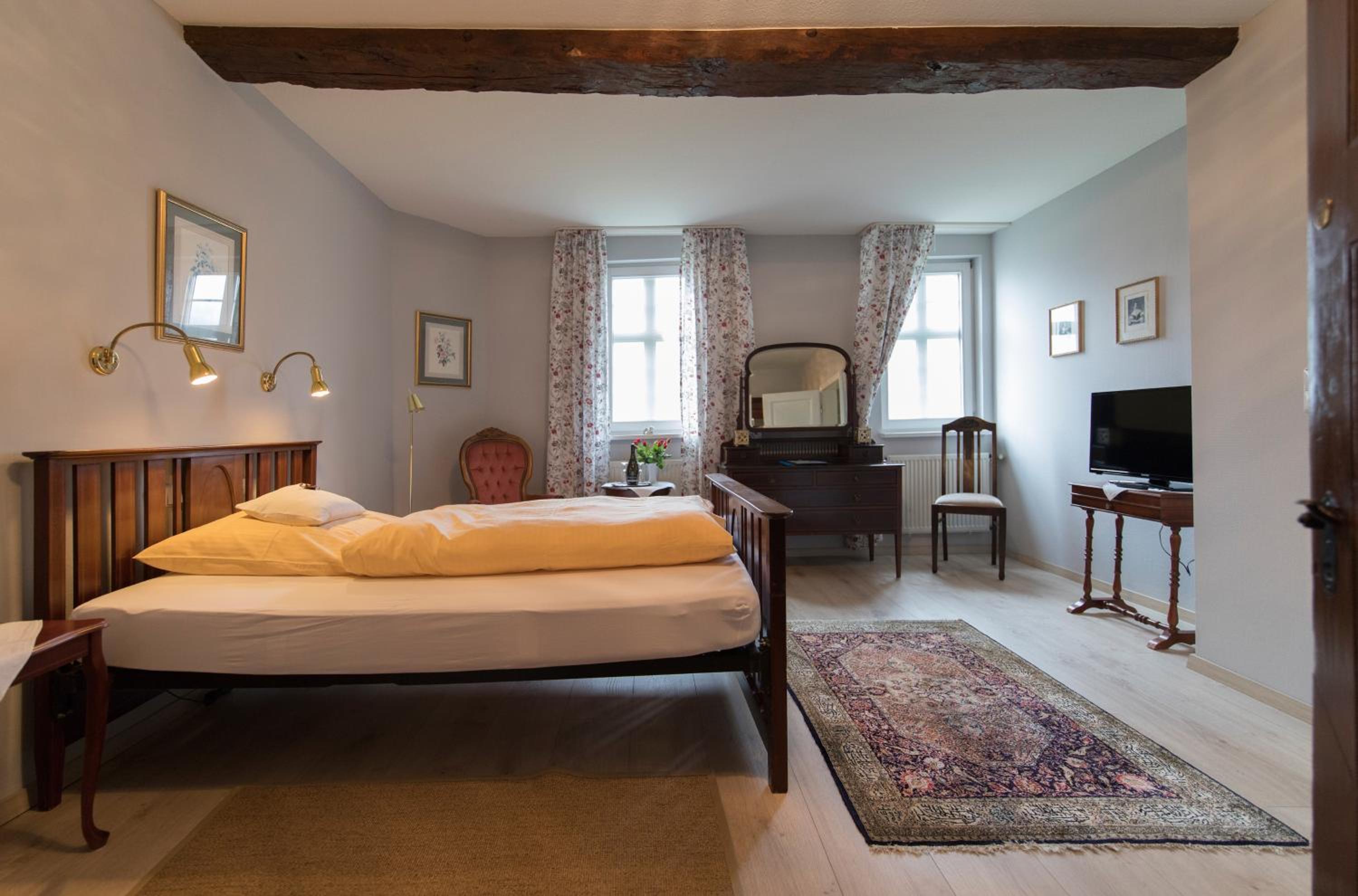 Single Room with Private Bathroom photo 2