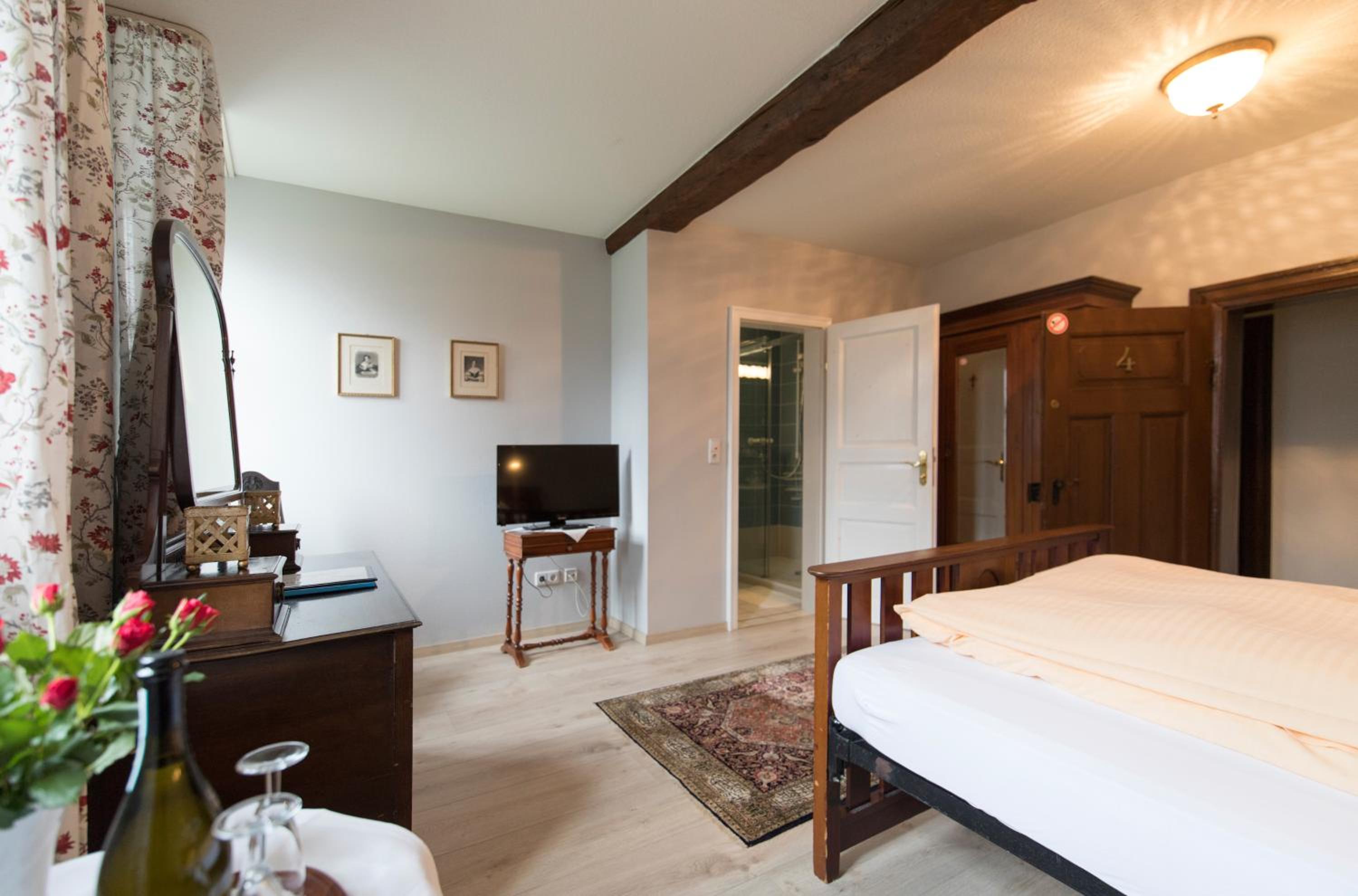 Single Room with Private Bathroom photo 1