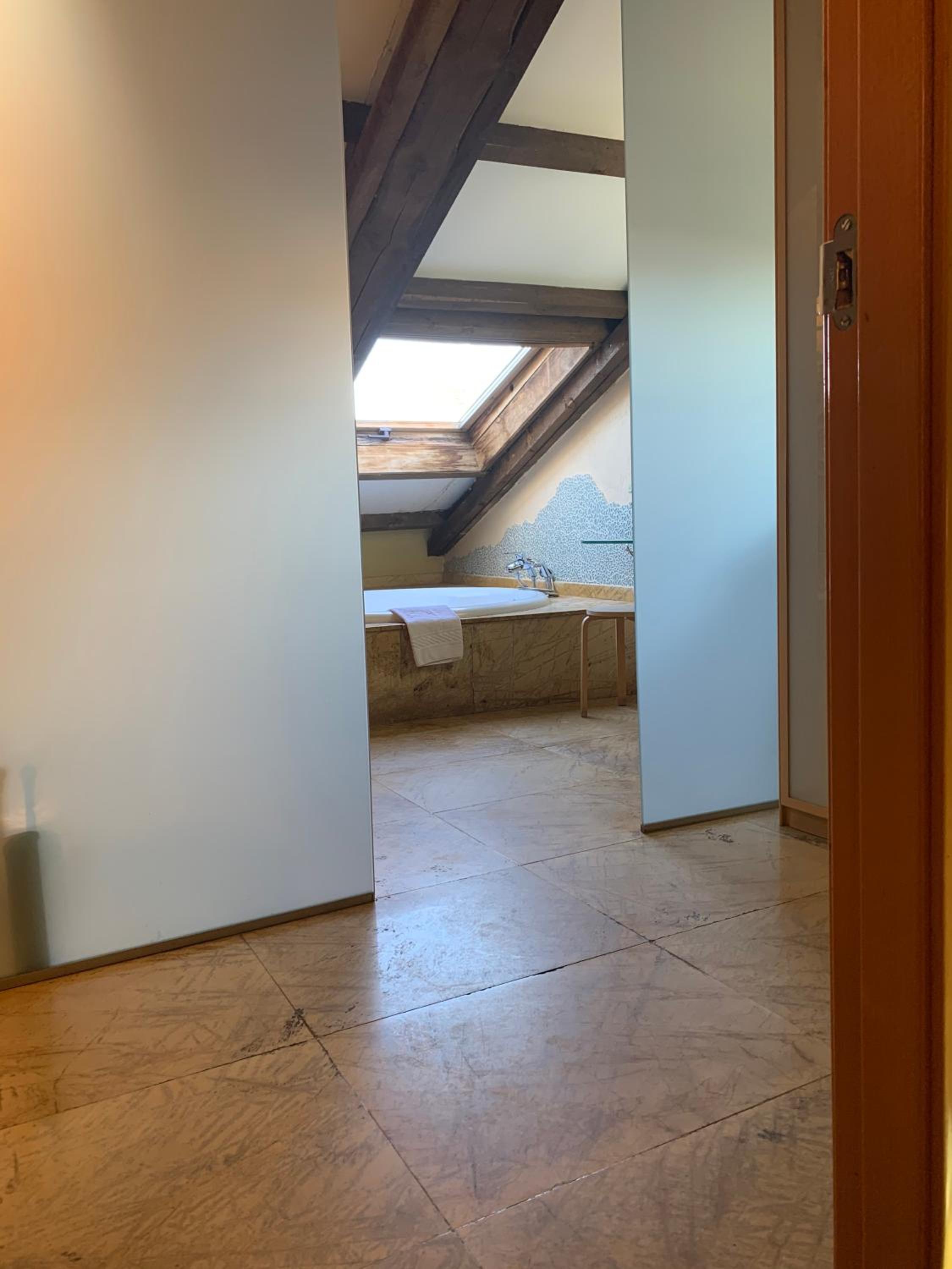 Deluxe Suite with Spa Bath - Photo 7
