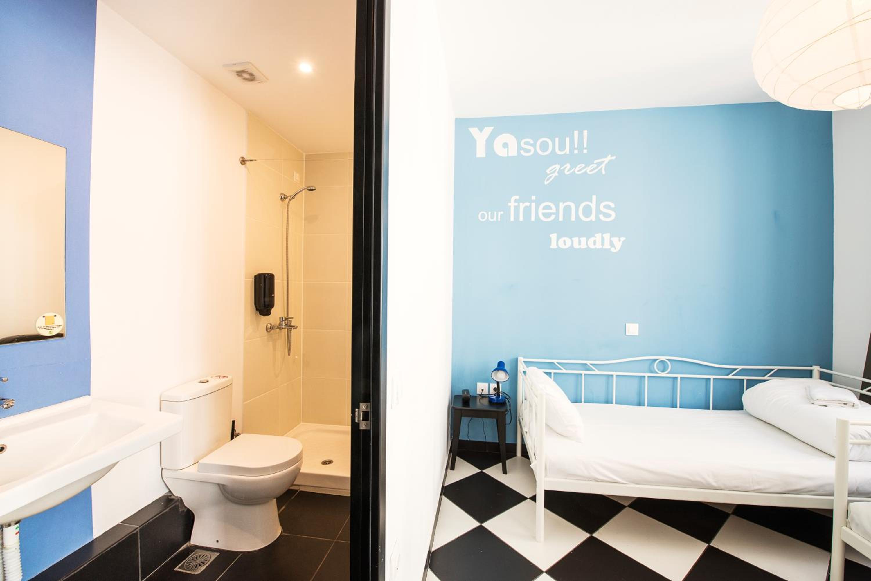 Twin Room Ensuite with Balcony photo 2