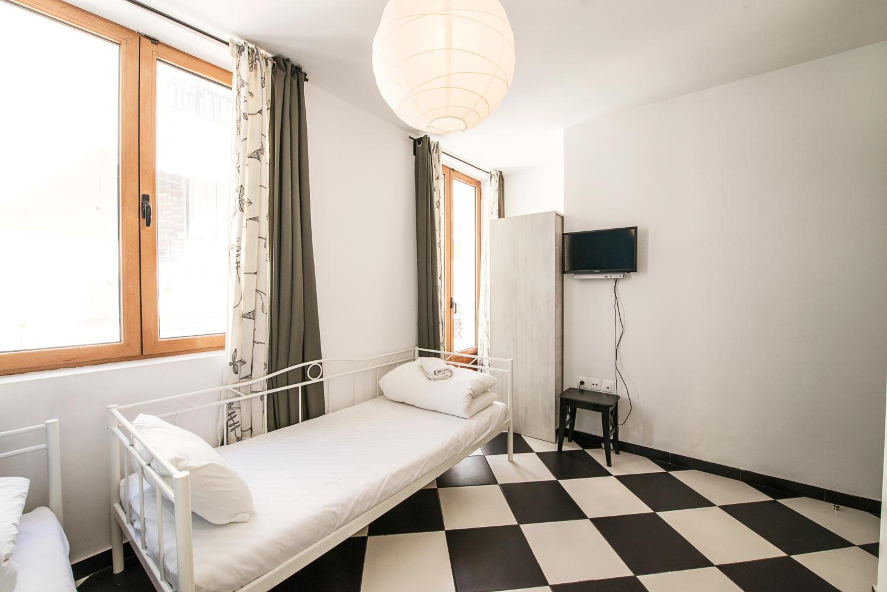 Twin Room Ensuite with Balcony photo 2
