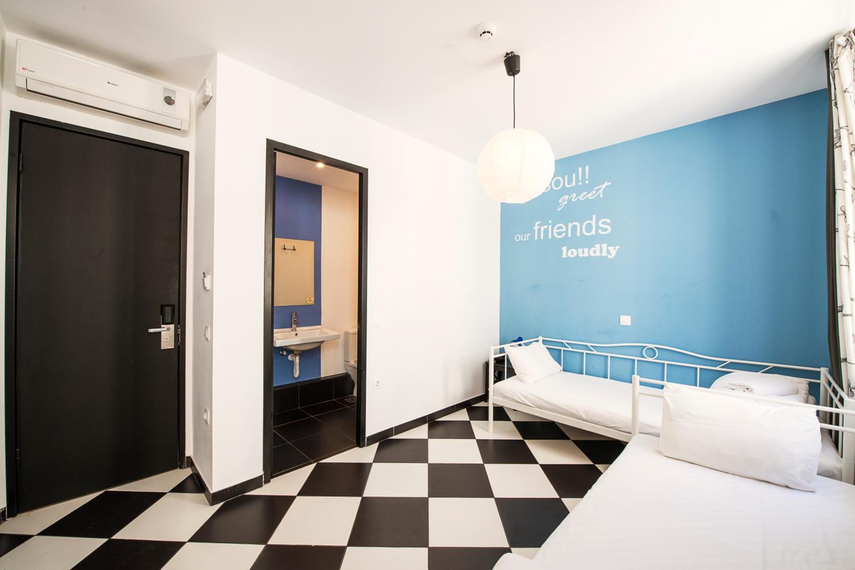 Twin Room Ensuite with Balcony photo 1