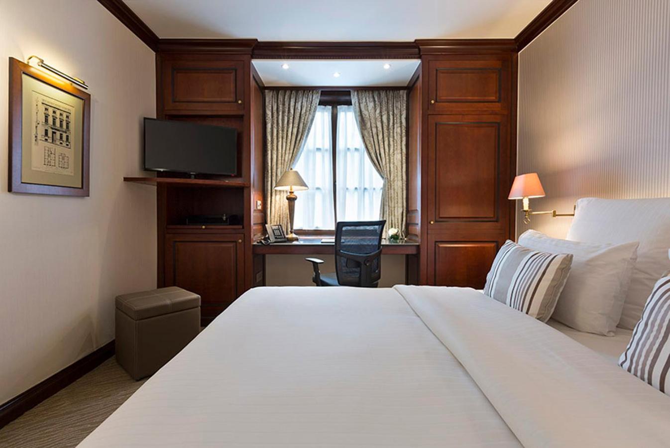 Classic Queen Room