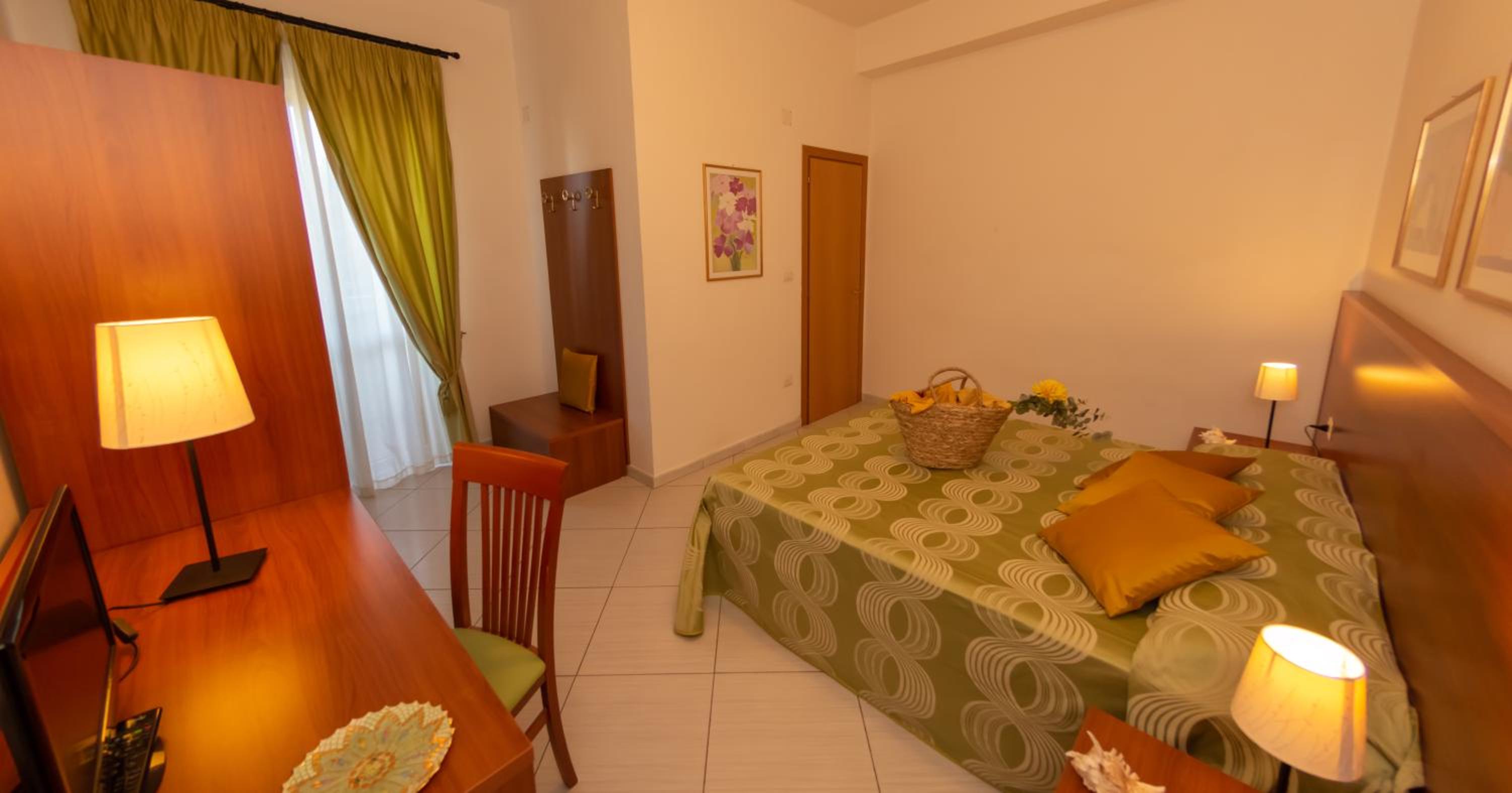 Double Room - Photo 8