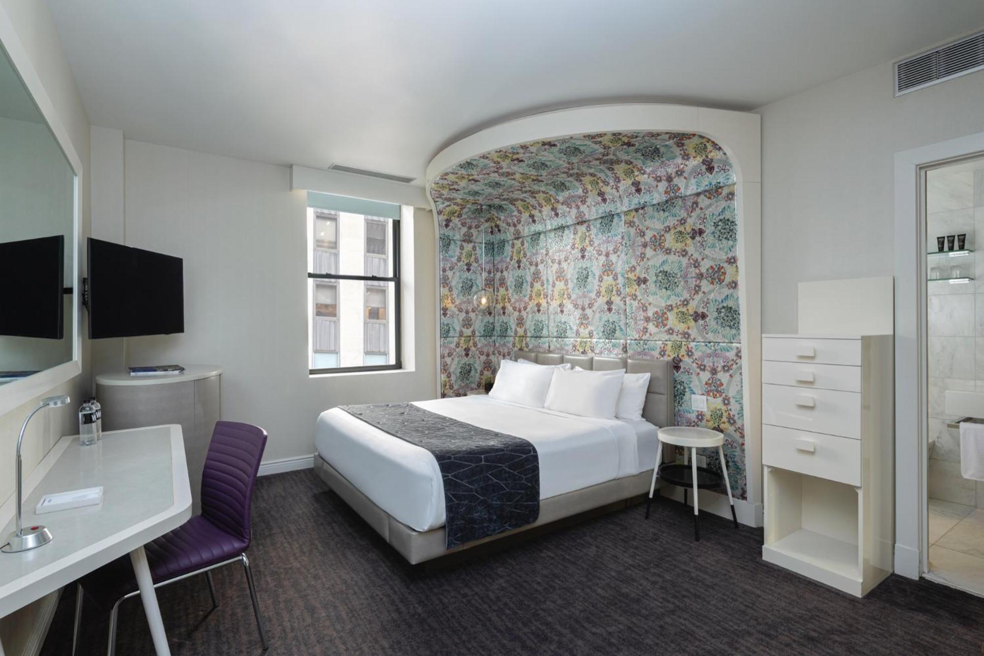 King Room - Silver thumbnail 5