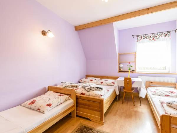 Quadruple Room with Bathroom - Photo 1