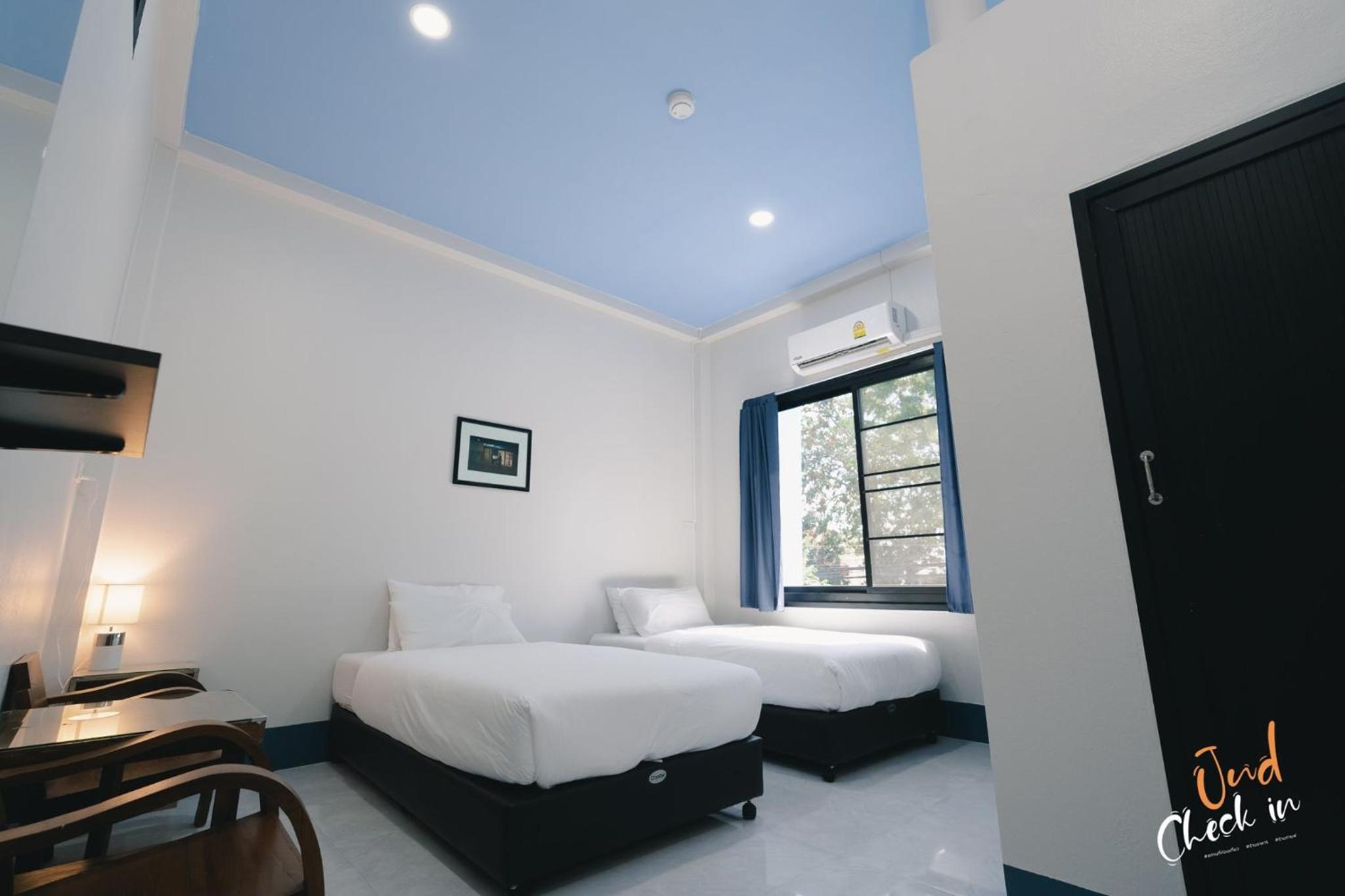 Twin Room with Air-Conditioning