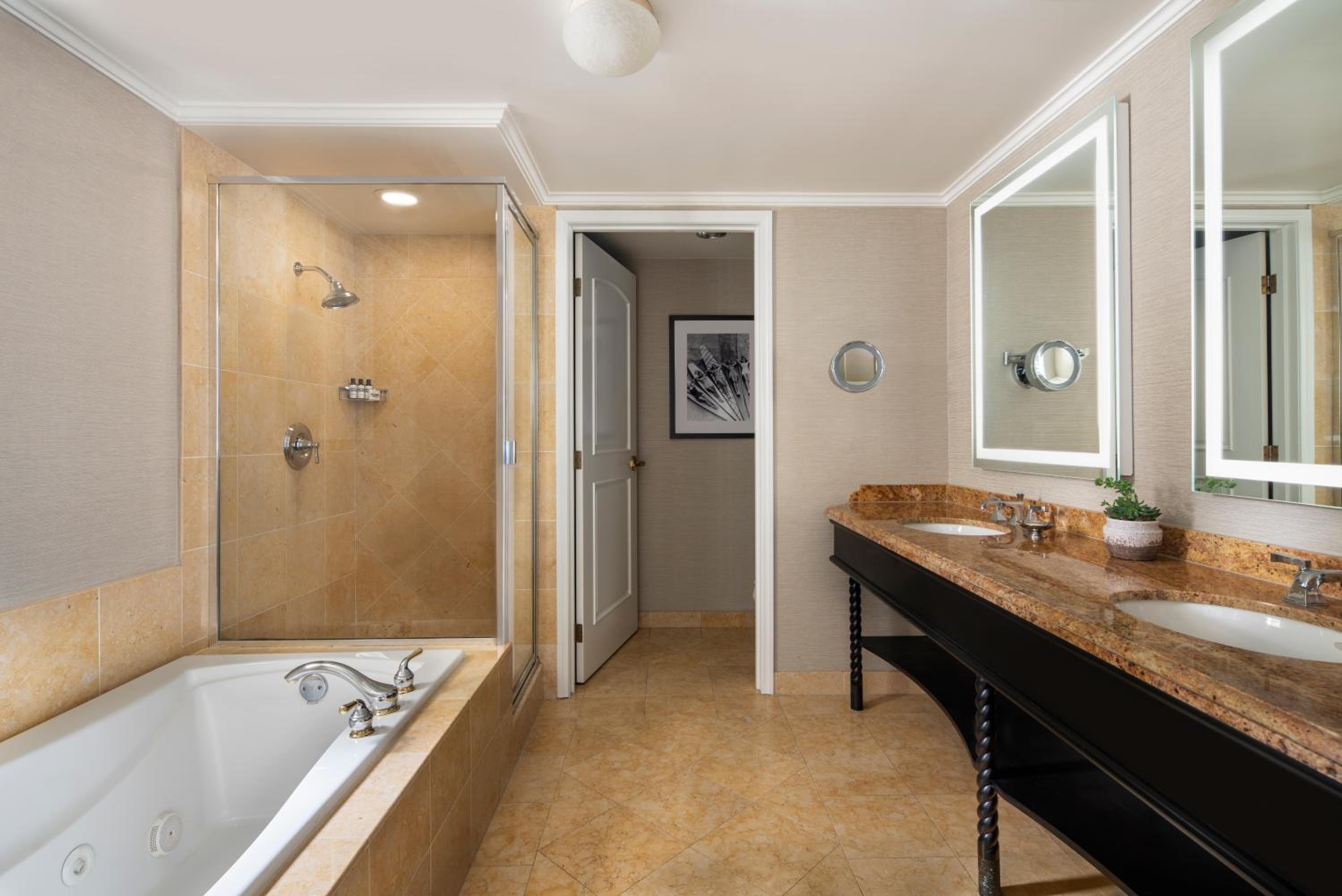 Sunset Suite - Photo 2