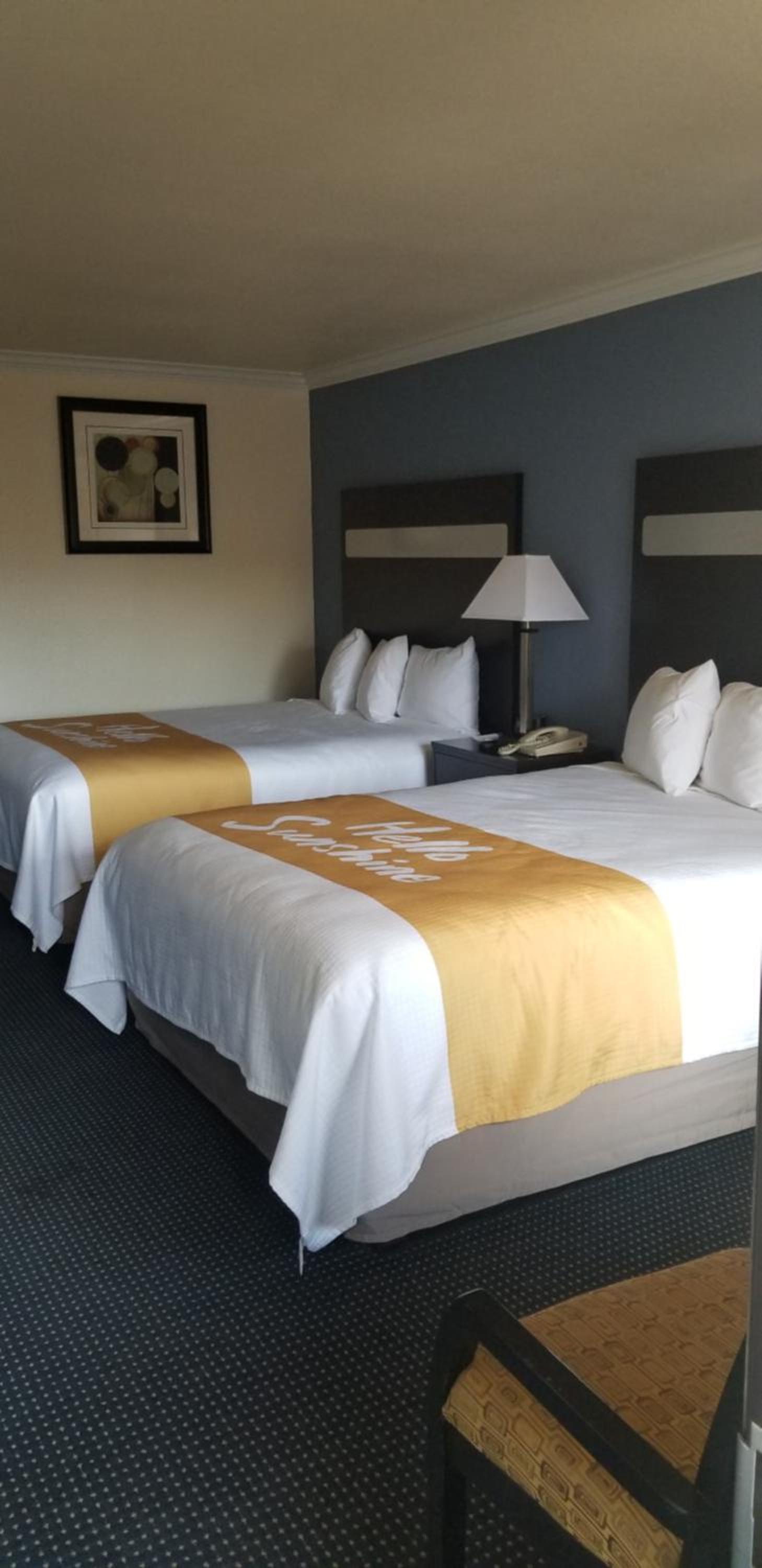 Queen Room with Two Queen Beds - Non-Smoking - Photo 1