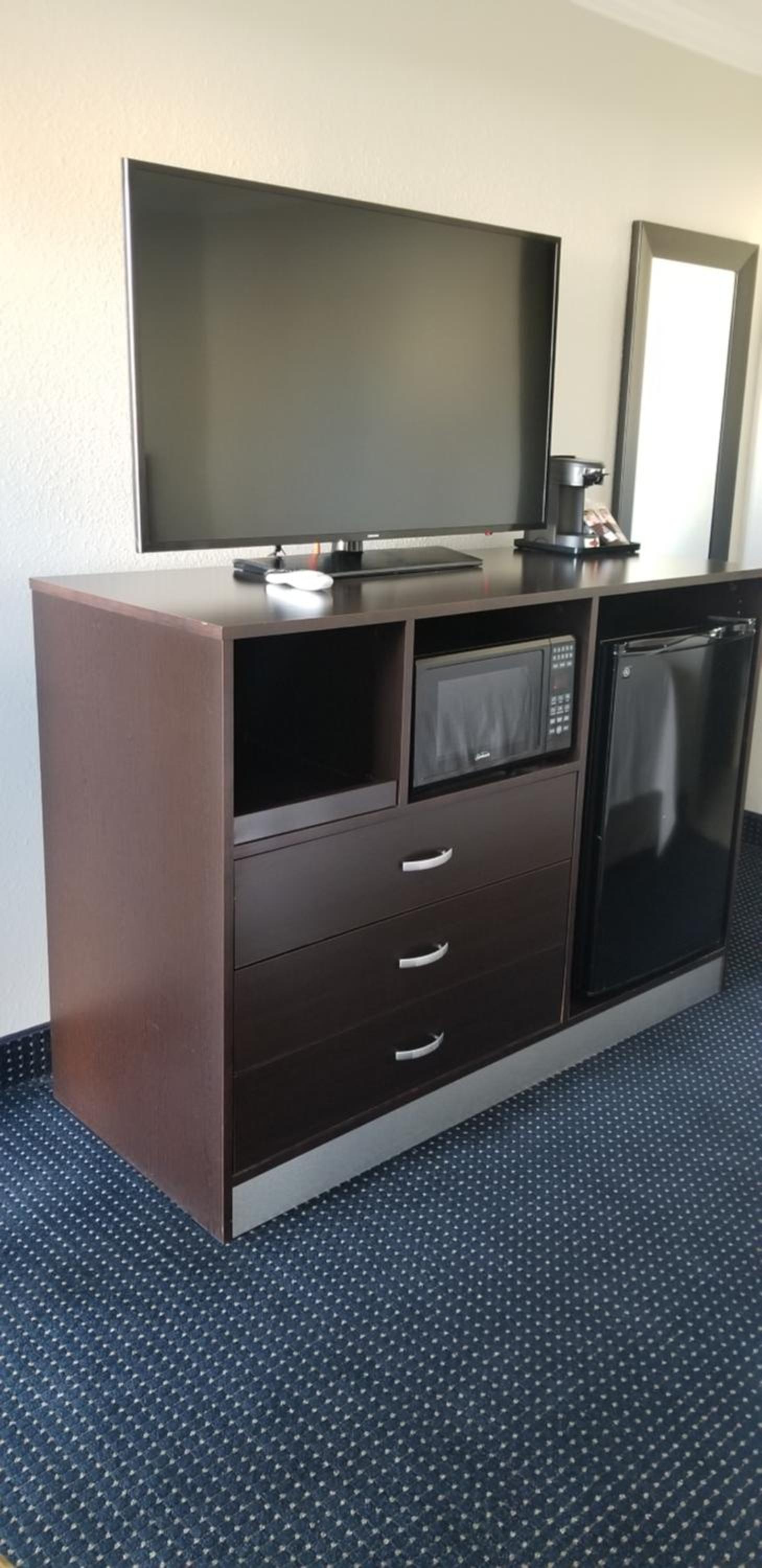 King Room - Non-Smoking - Photo 2