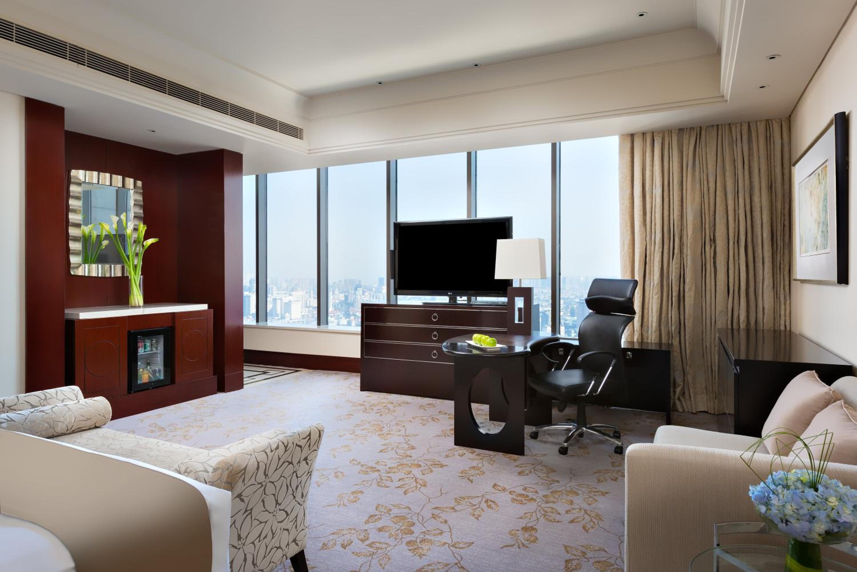 Premium King Room - Club Lounge Access - Photo 6