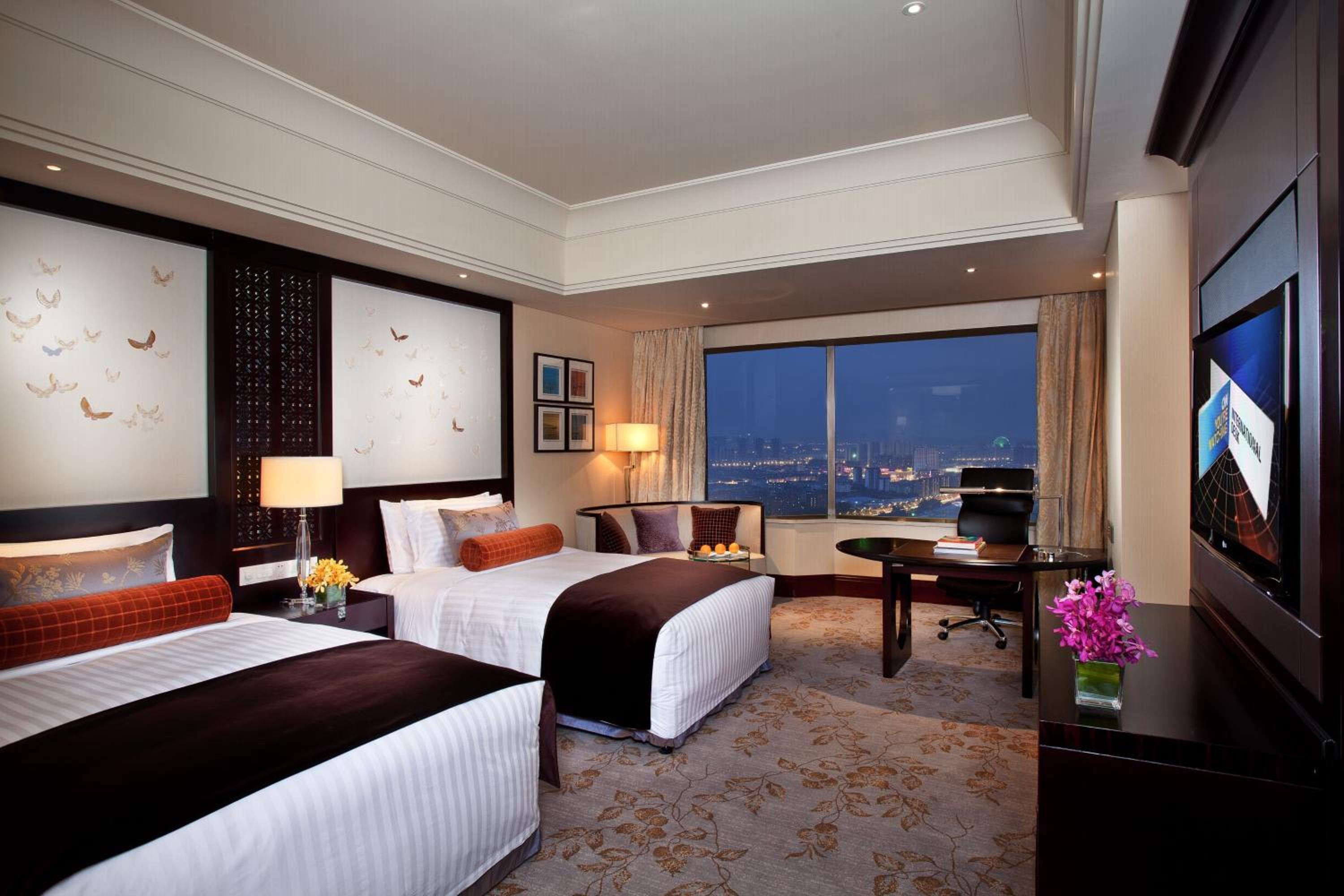Classic Double Room with Two Double Beds - Photo 8