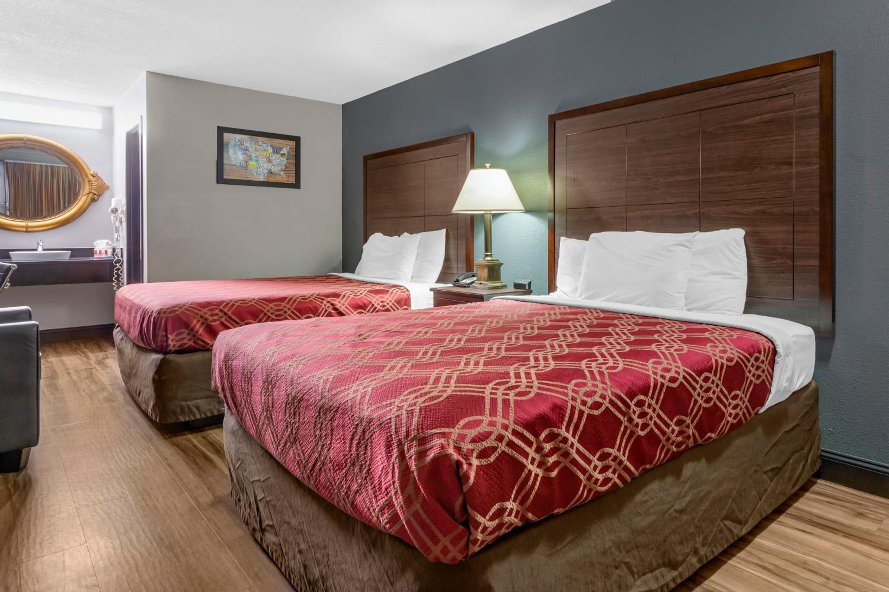 Queen Room with Two Queen Beds - Non-Smoking photo 1