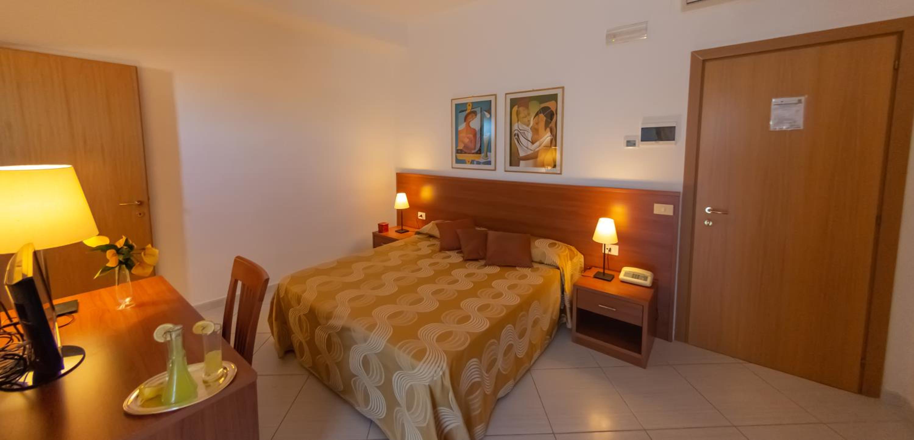 Double Room - Photo 4