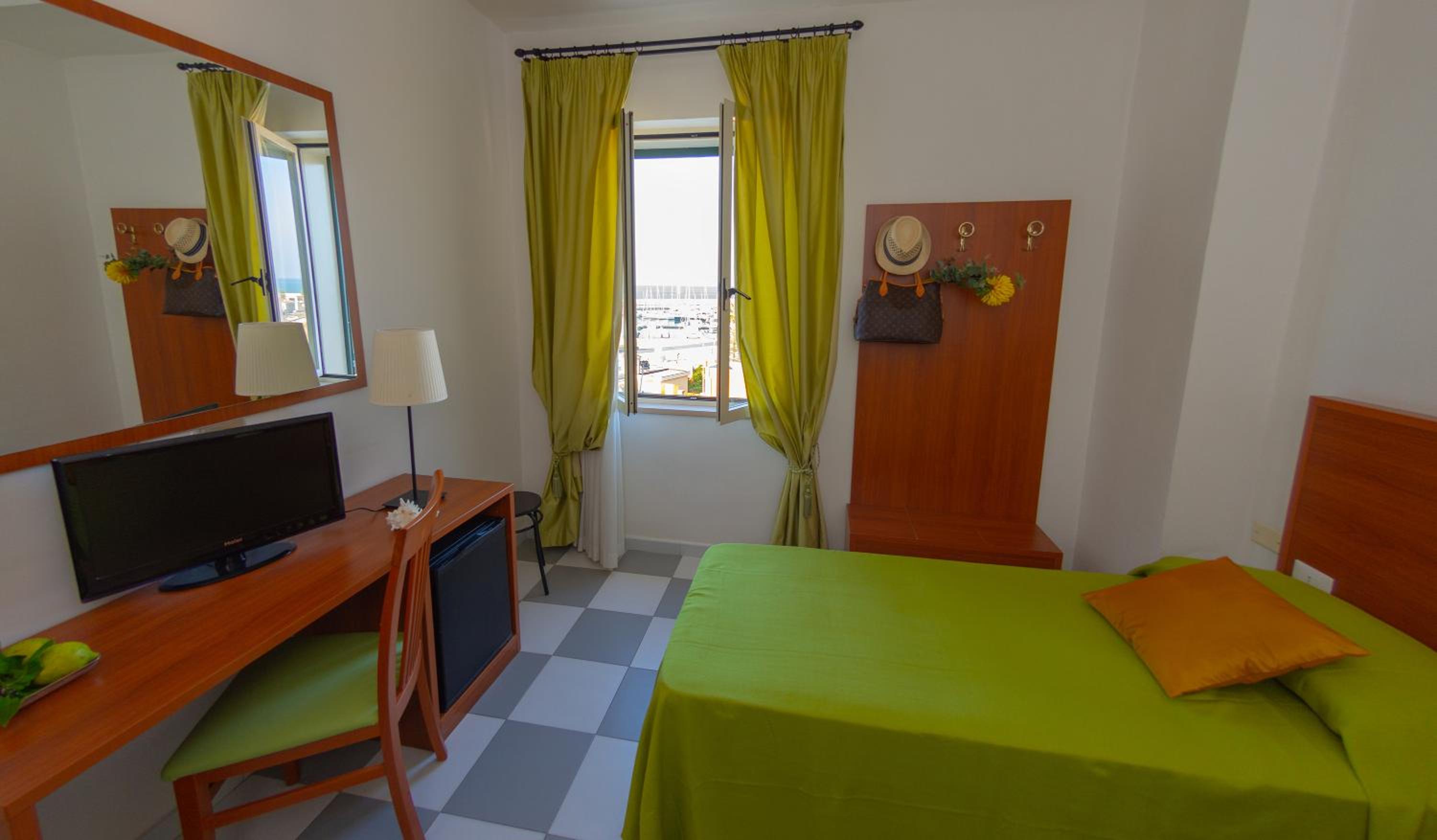 Double Room - Photo 3