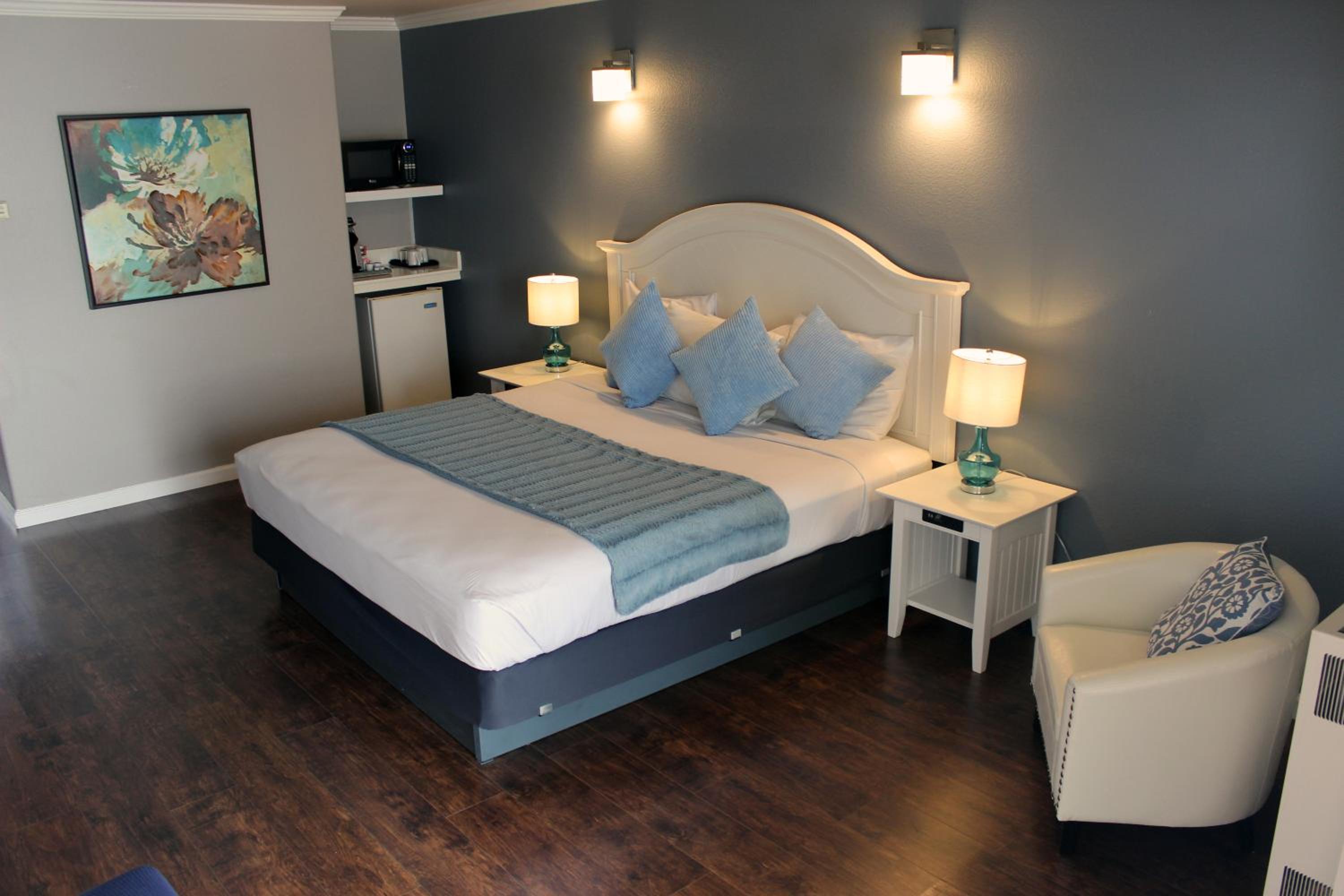 Deluxe King Room photo 2