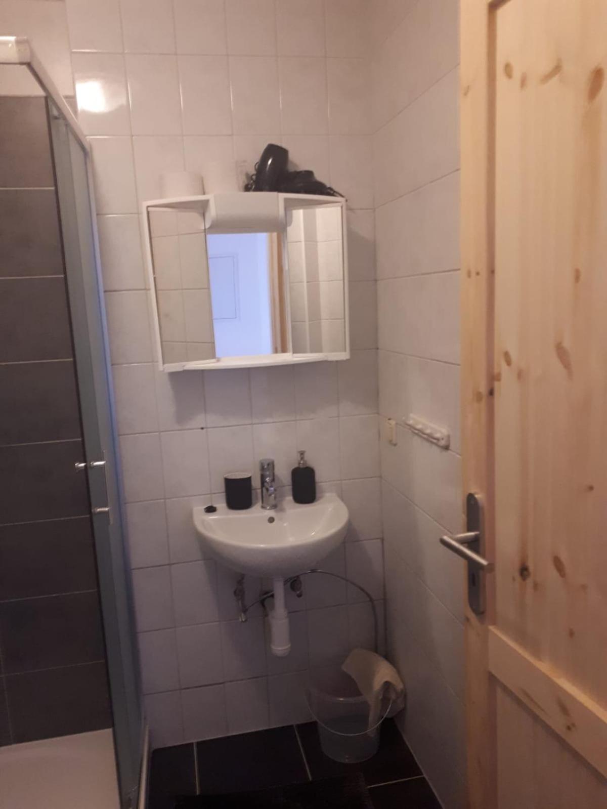 Apartment with Shower - Photo 14