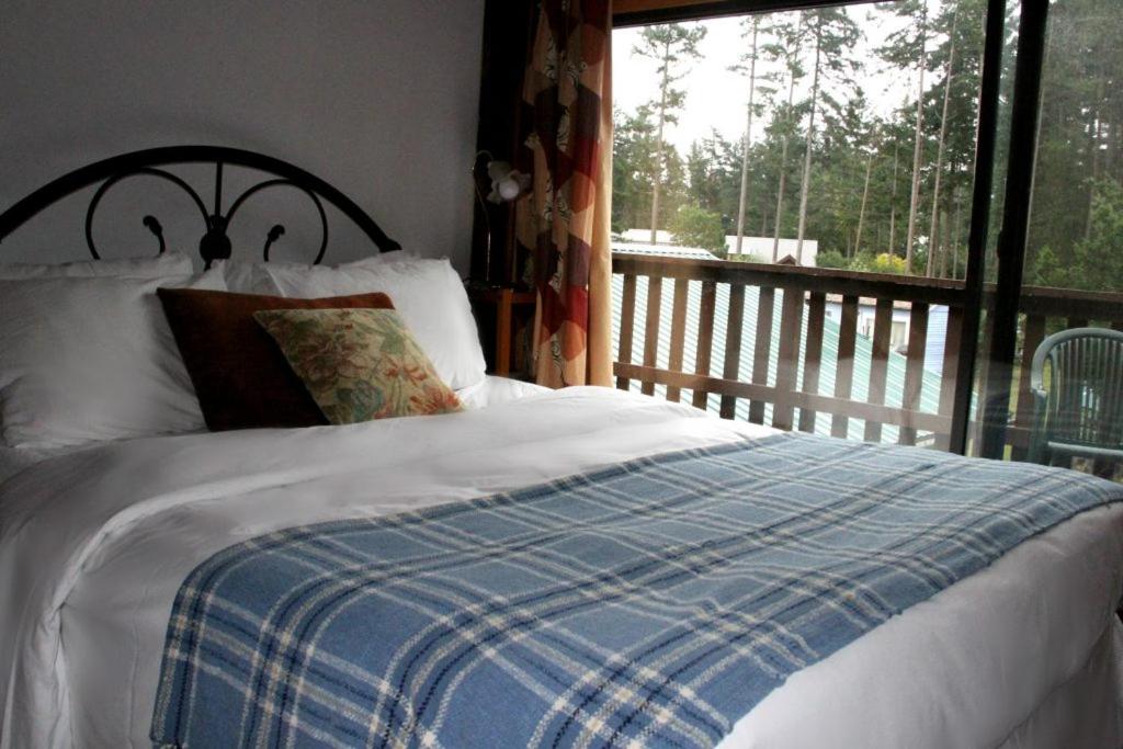 Double Room with Balcony (3 Adults) photo 2