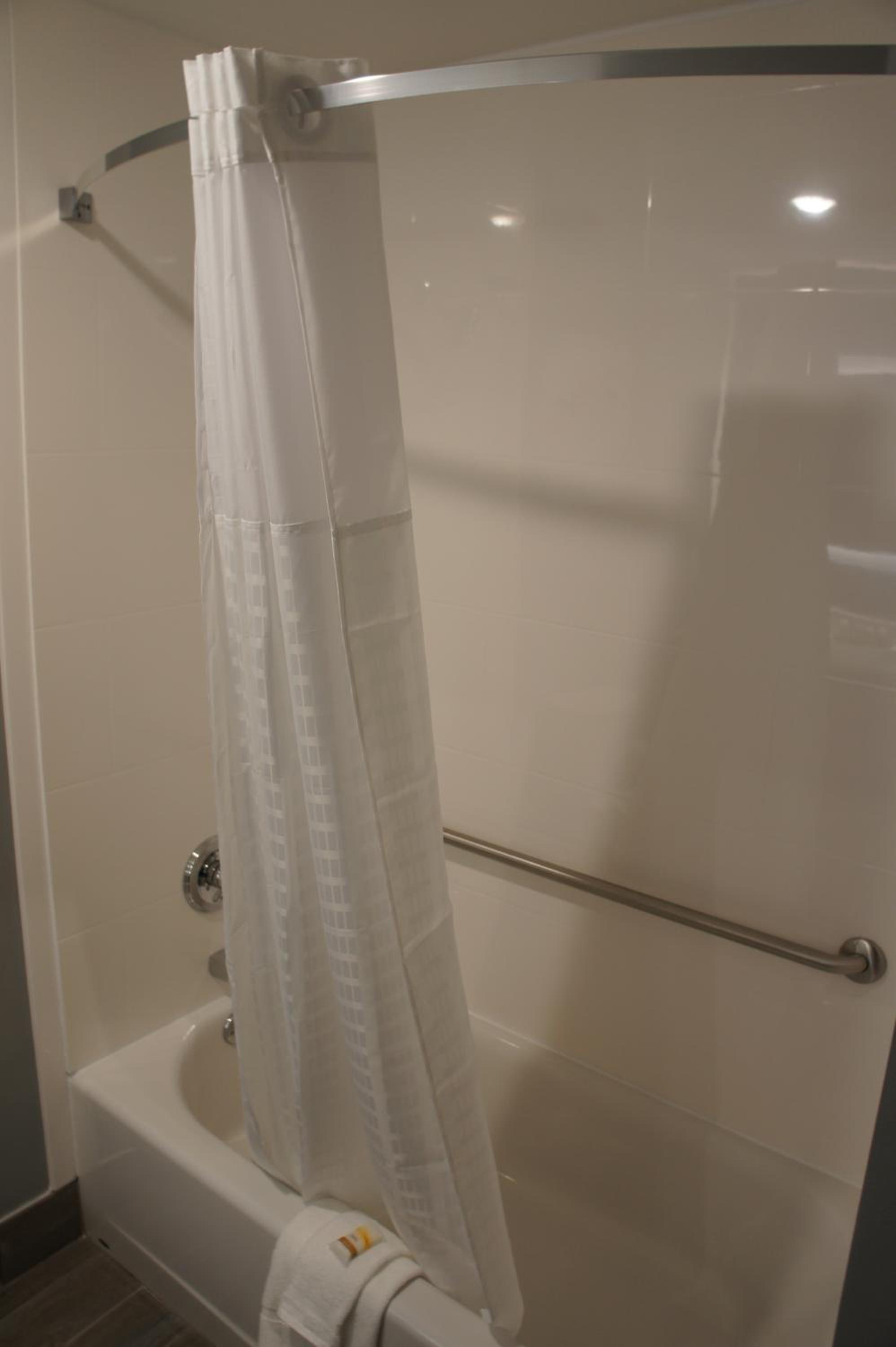 Deluxe King Room - Non-Smoking - Photo 4