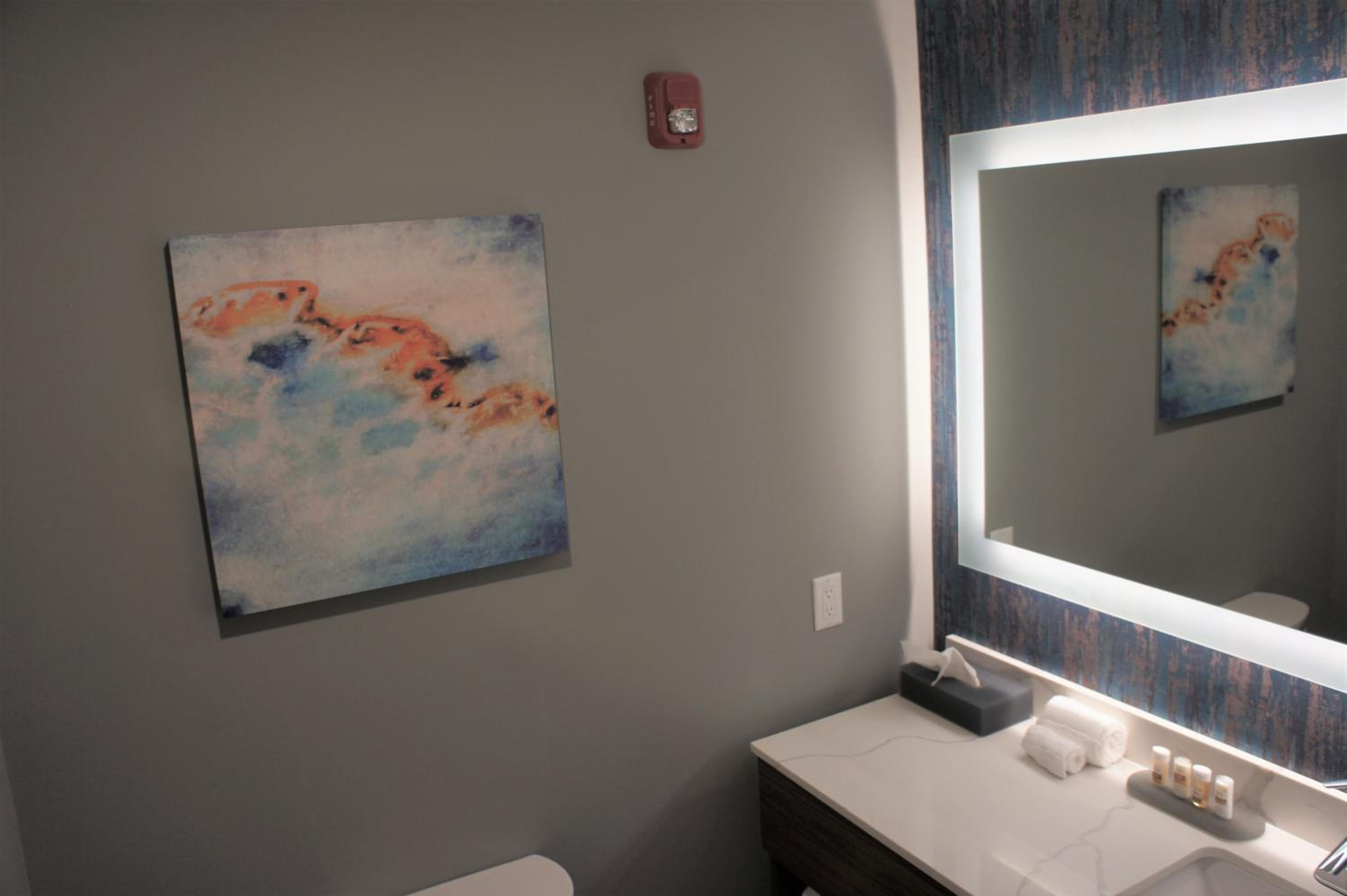 Deluxe King Room - Non-Smoking - Photo 3