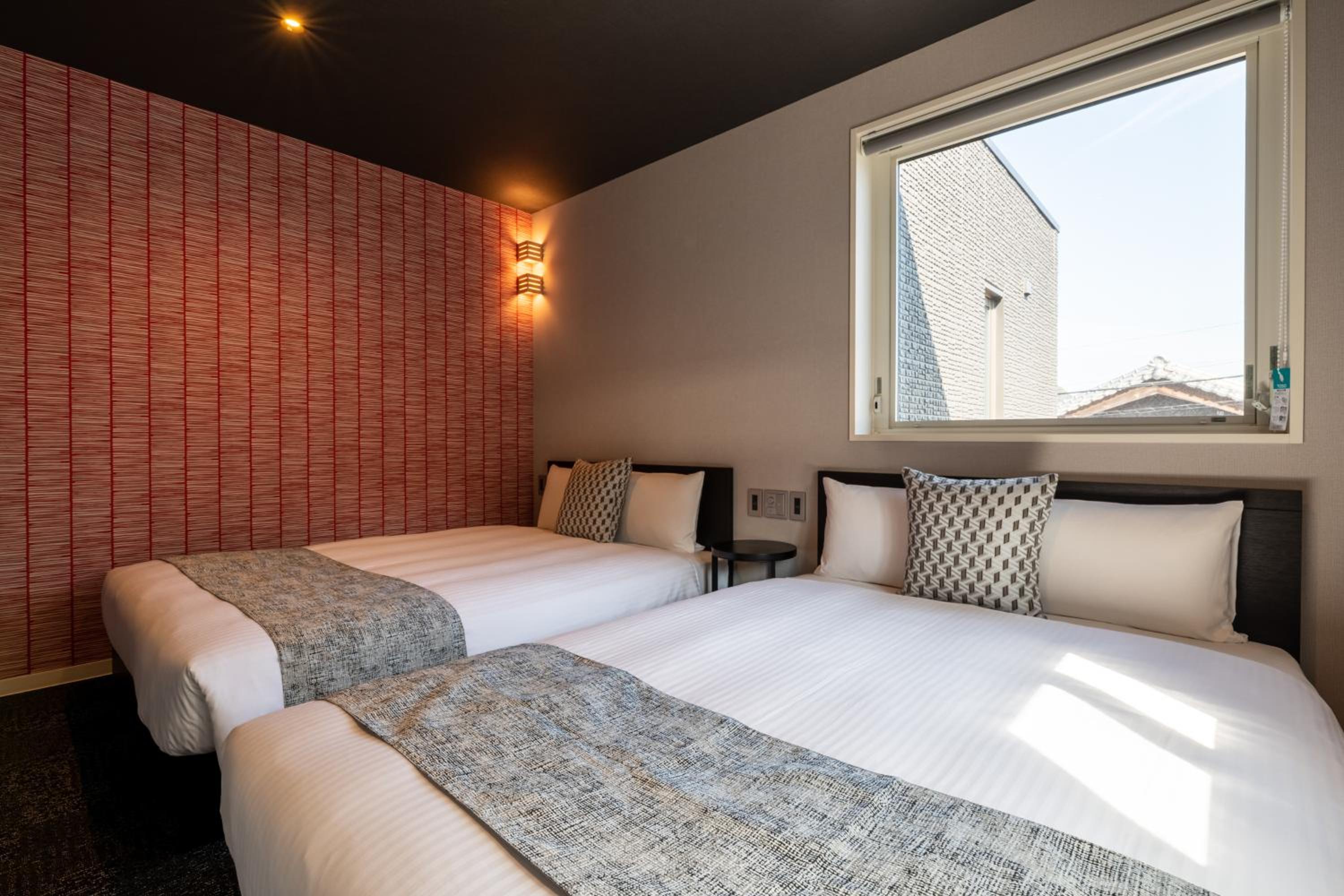 Twin Room with Extra Bed photo 3