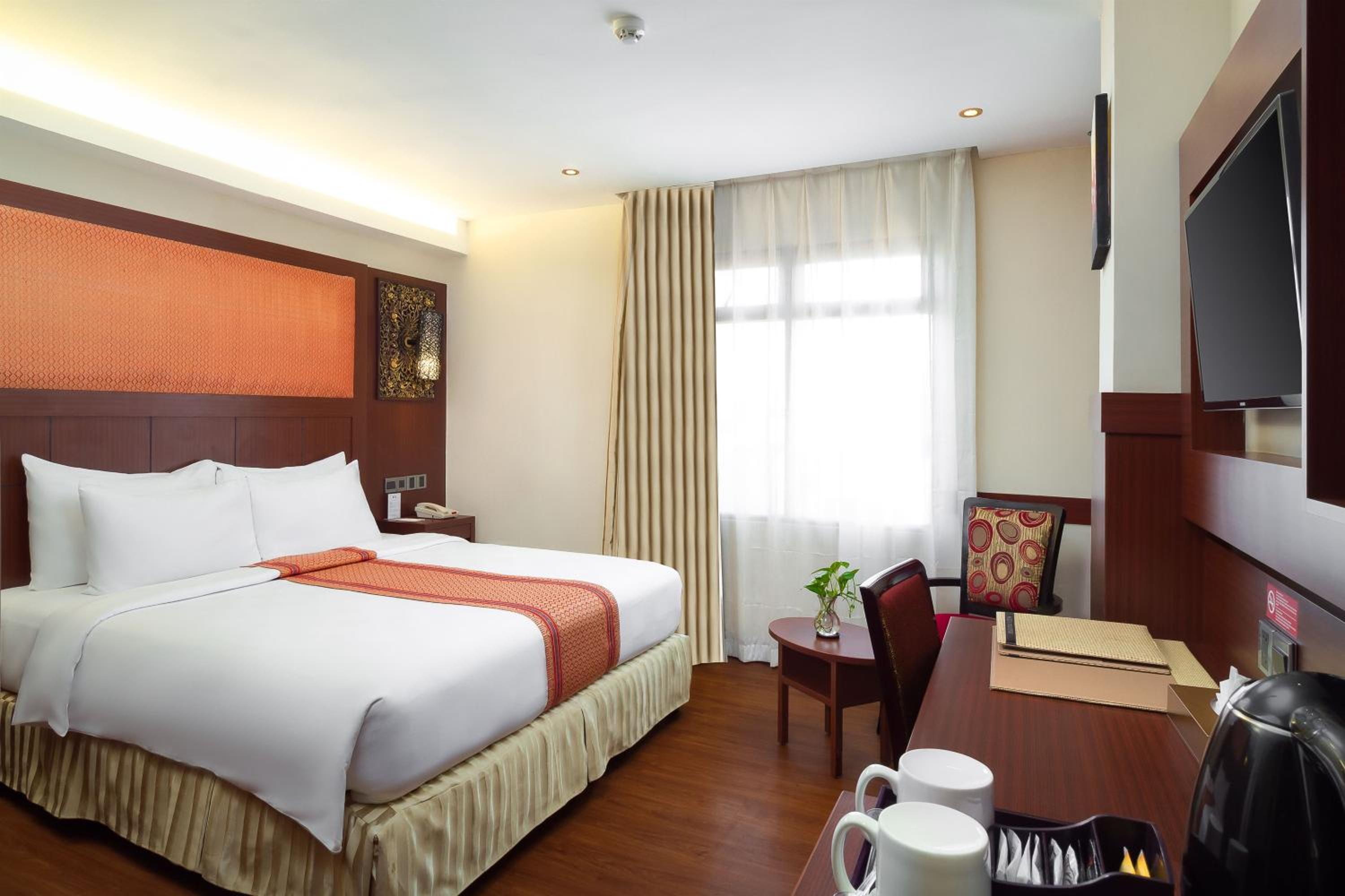 Deluxe Double Room with Bath Tub - Non-Smoking photo 2