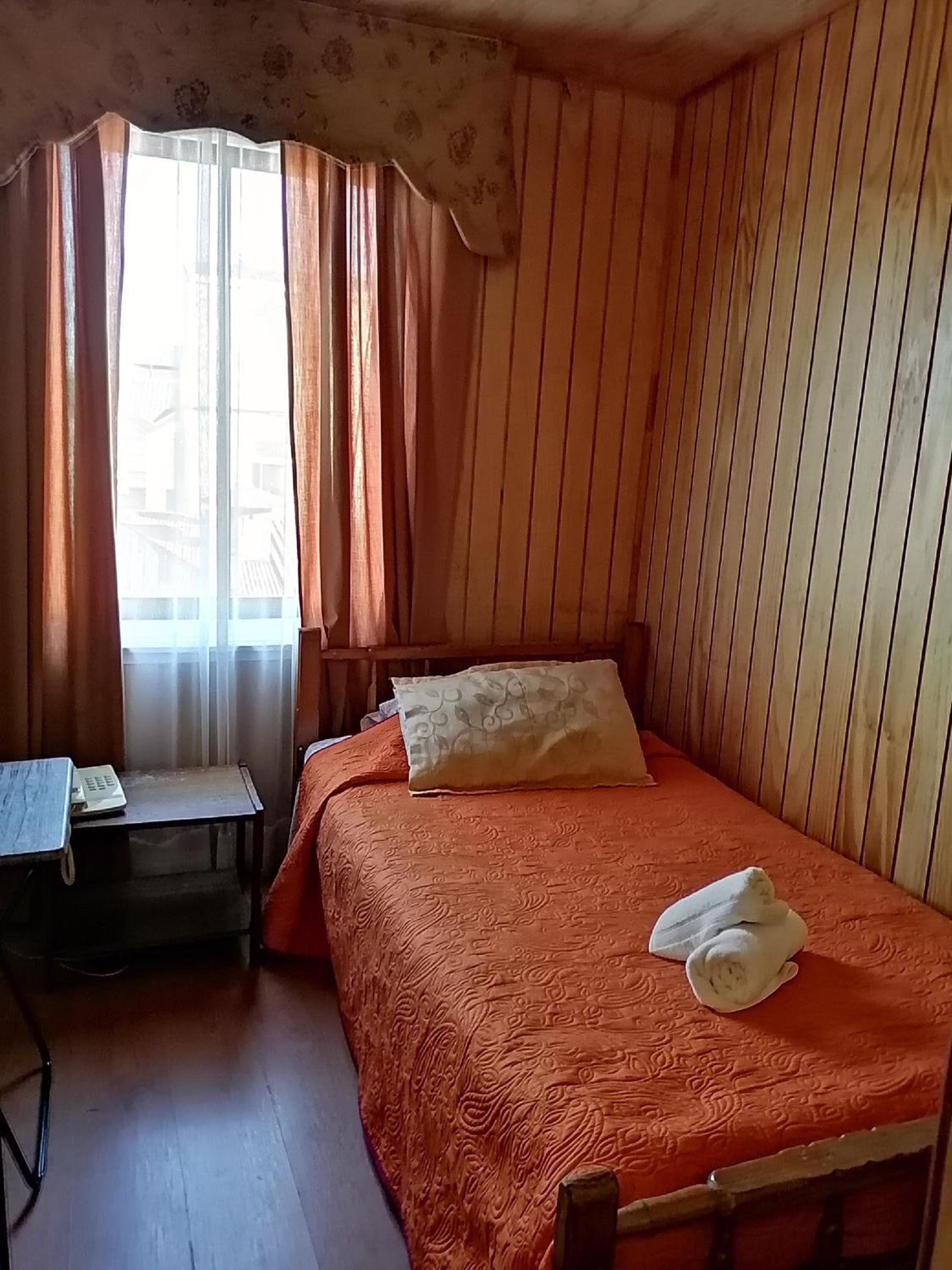 Single Room with Bathroom photo 3
