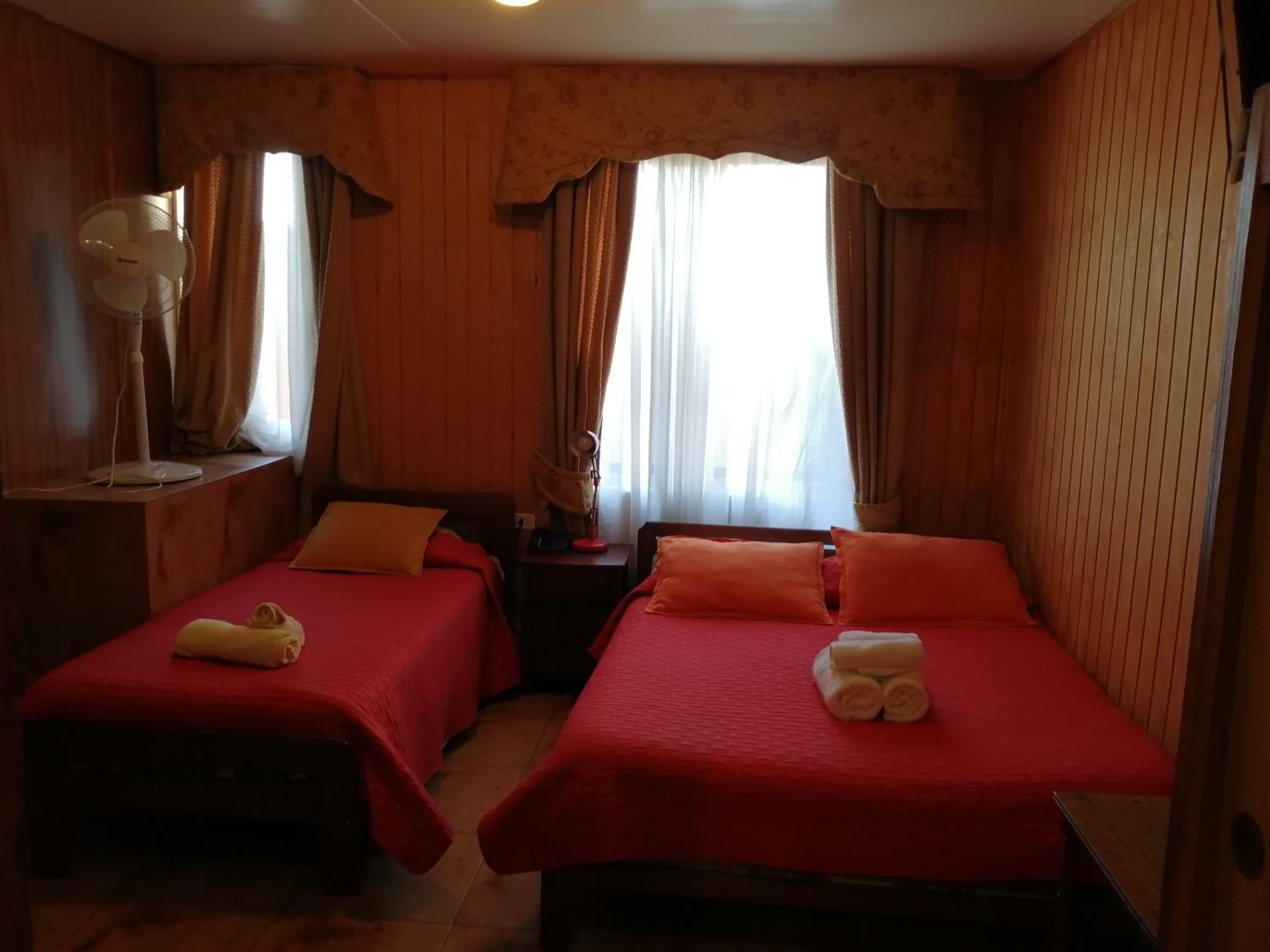 Triple Room with Private Bathroom photo 2