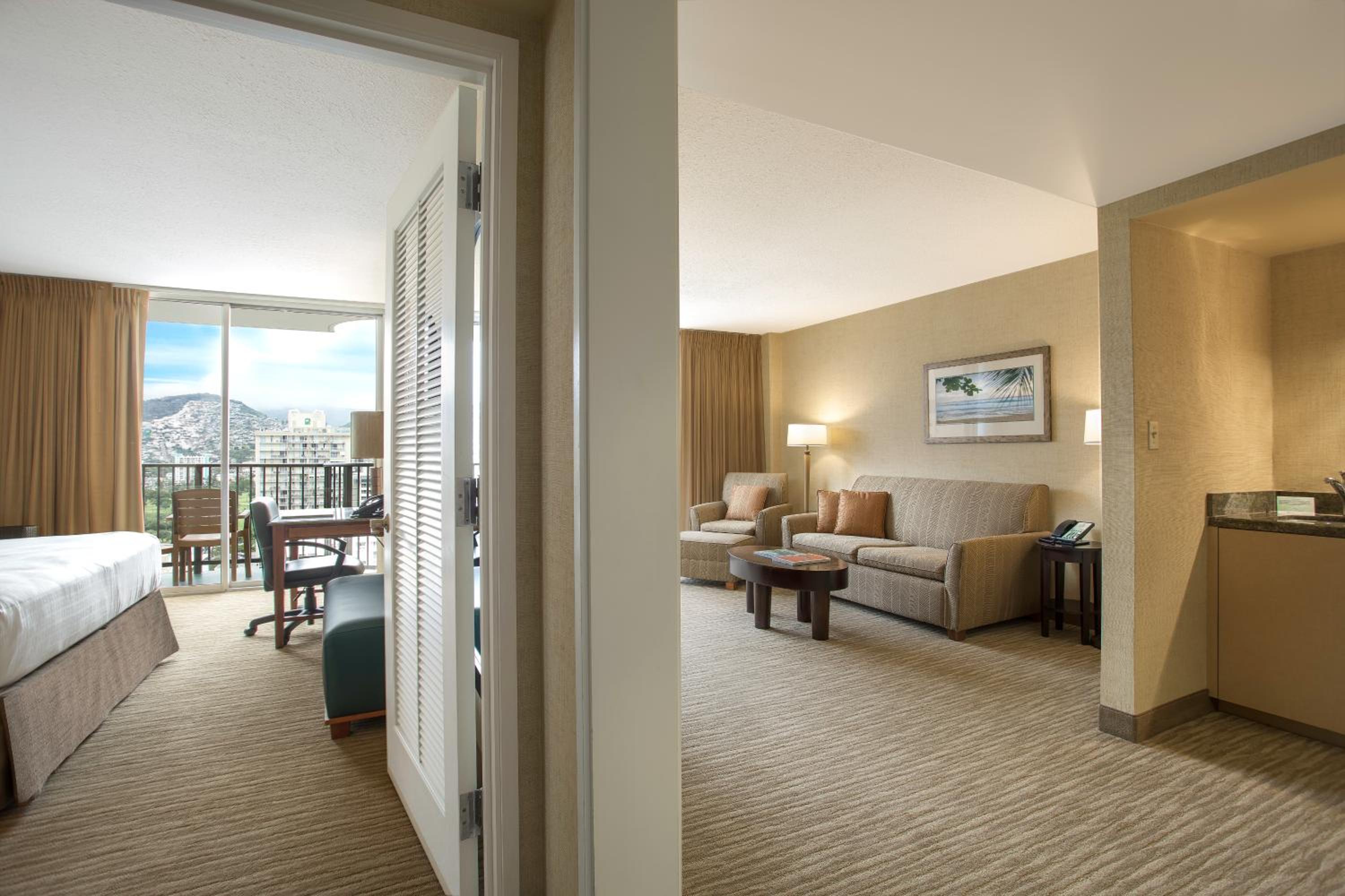 Suite with Mountain View thumbnail 5