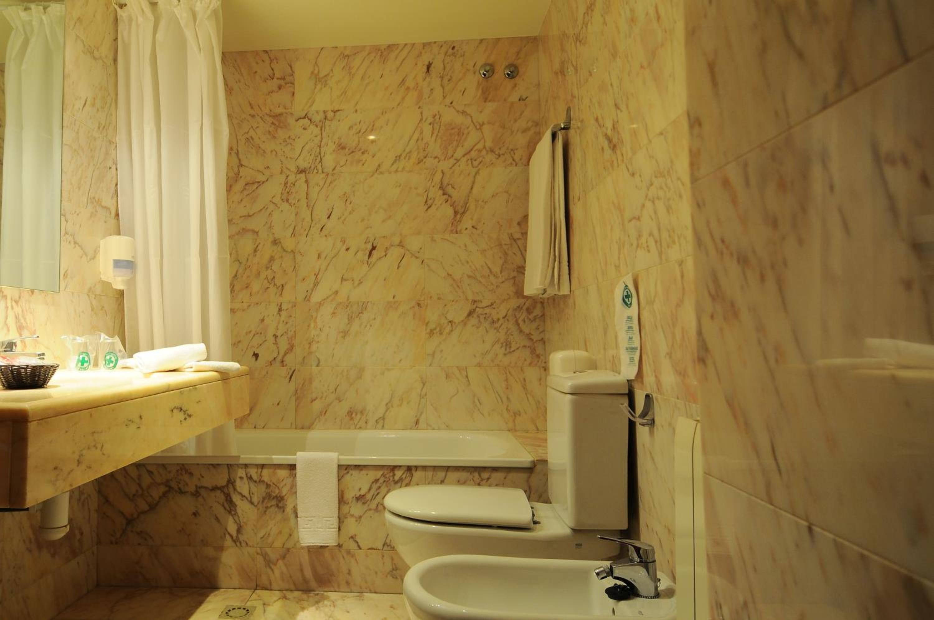 Quadruple Room (2 Adults + 2 Children) photo 2