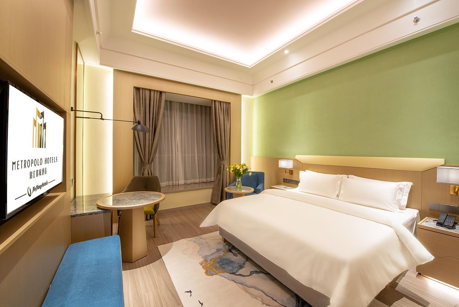 Comfortable Business King Room