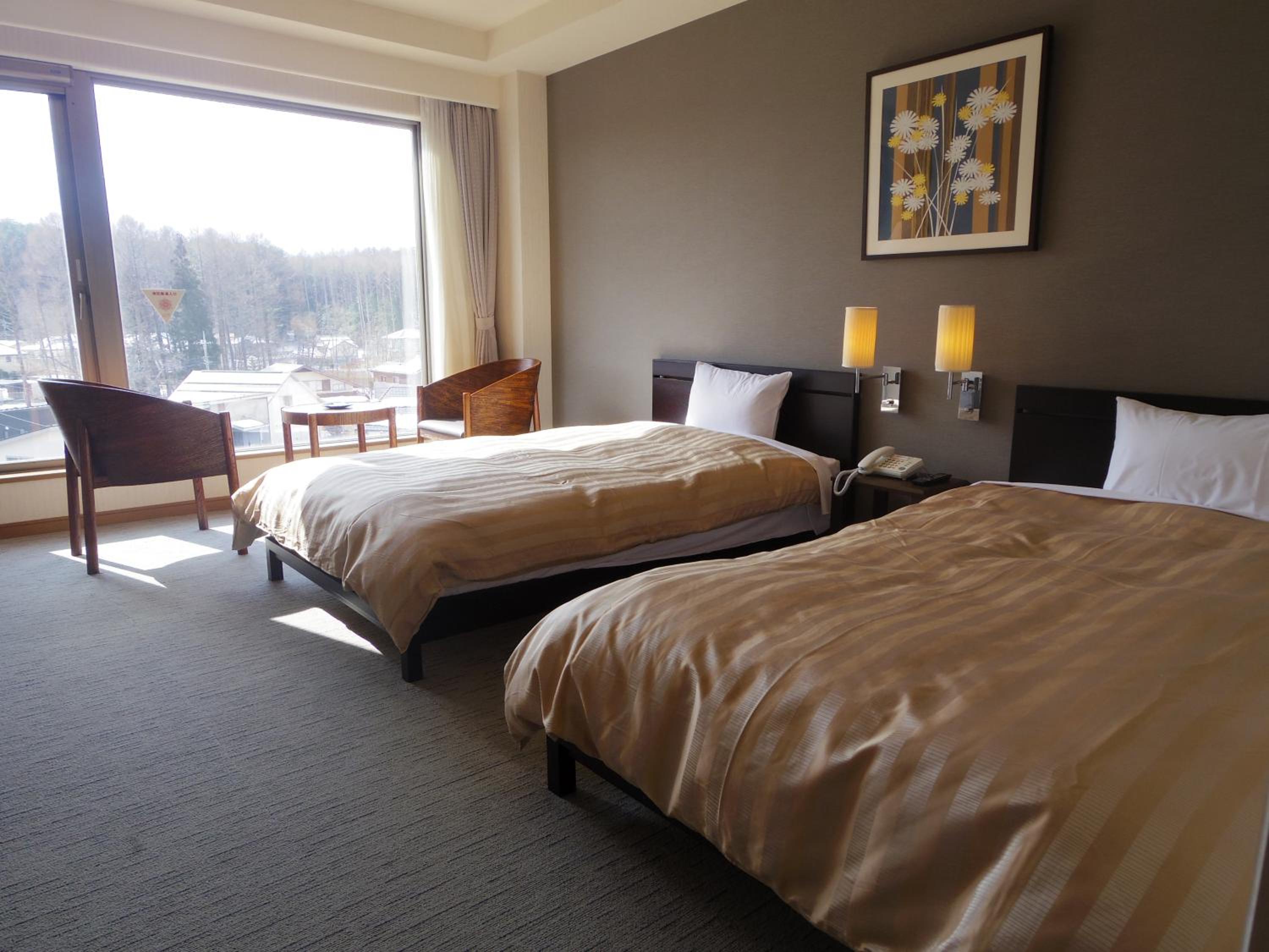 Twin Room with Shared Bathroom - Non-Smoking - Photo 14