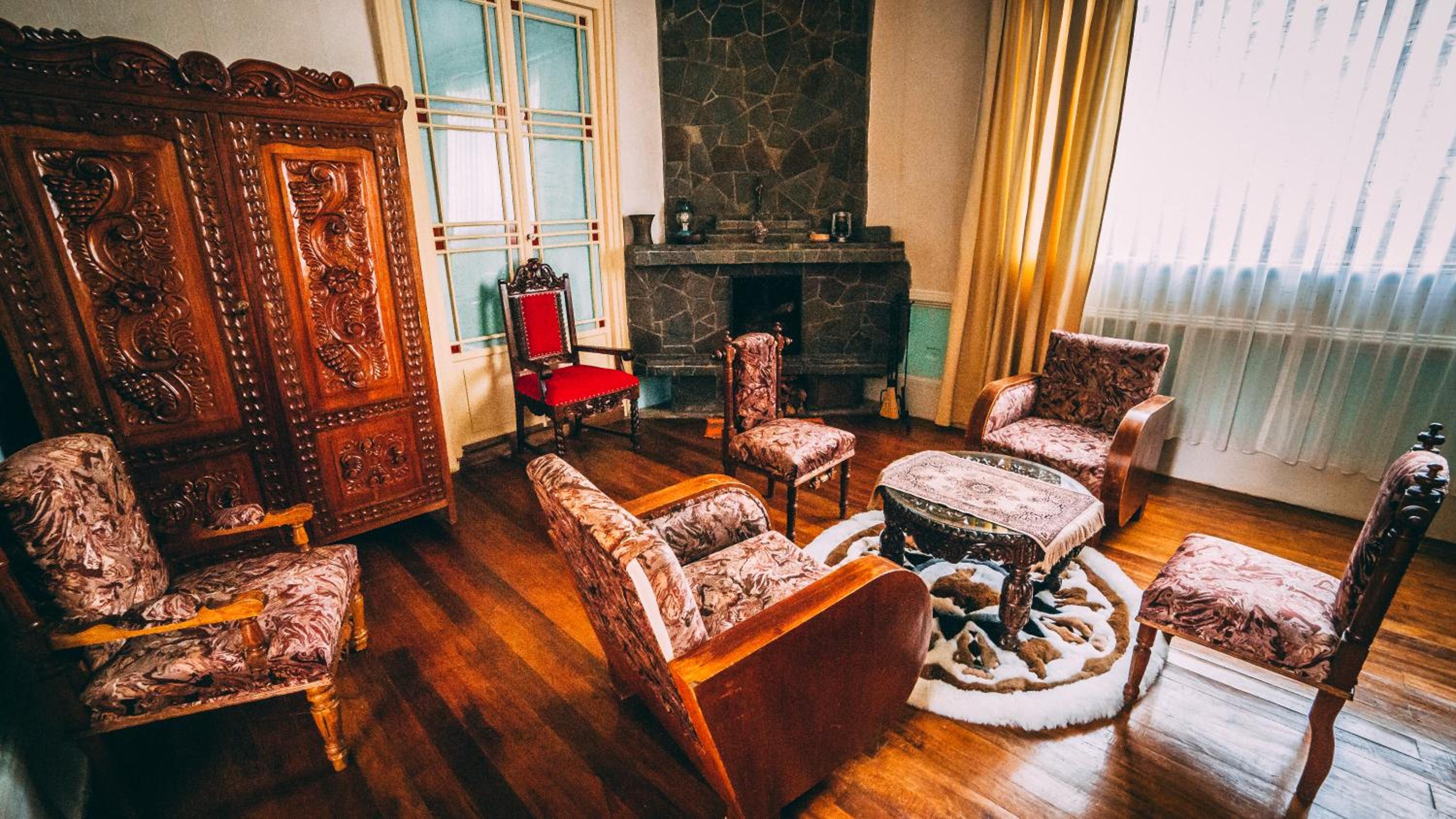 Deluxe King Suite photo 3
