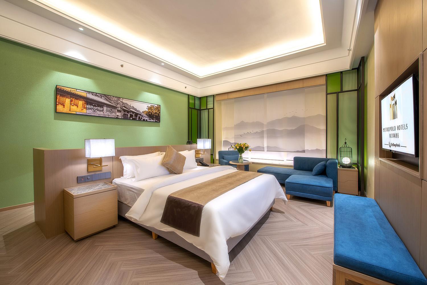 Deluxe Business King Room