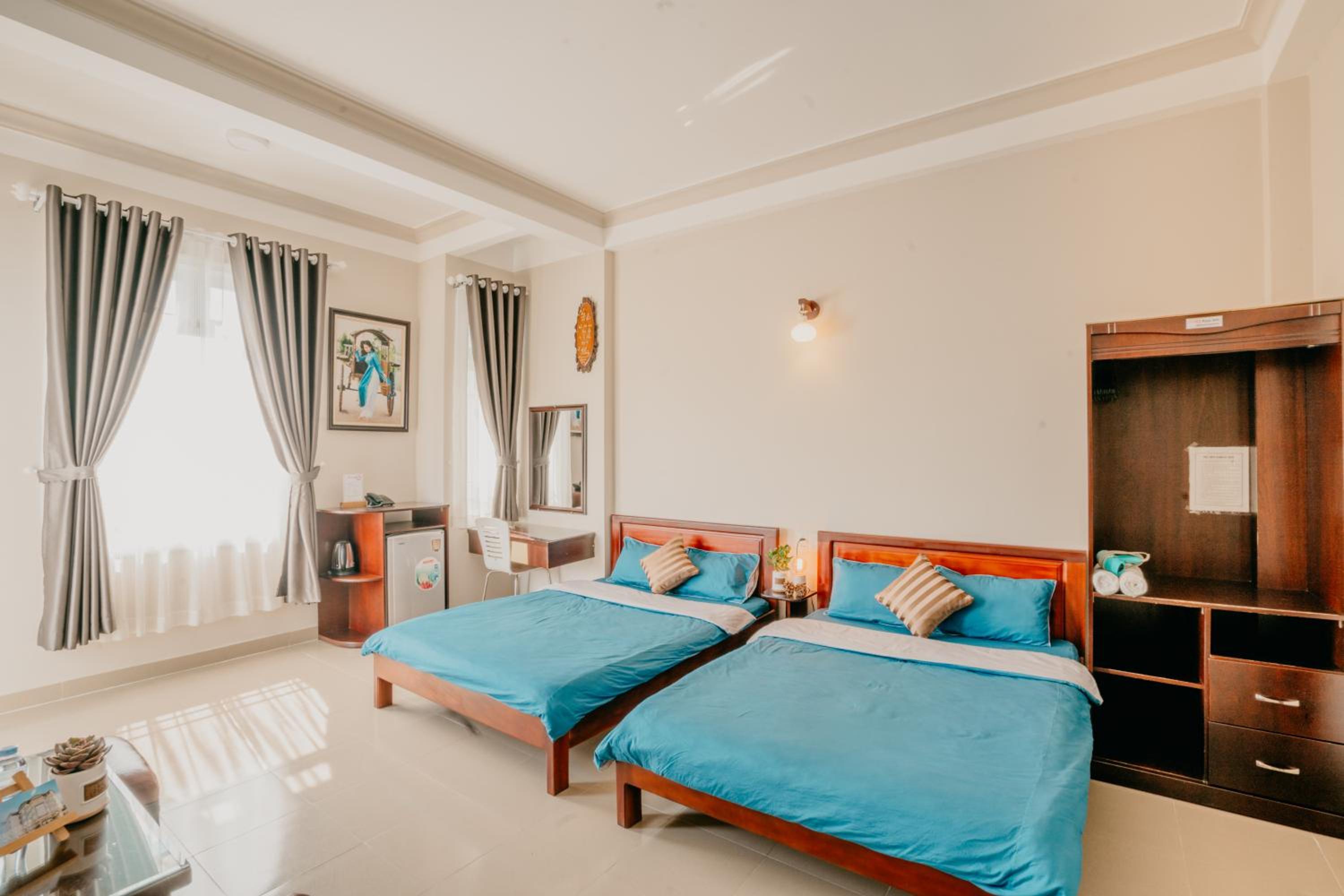 Family Room with Balcony - Photo 12