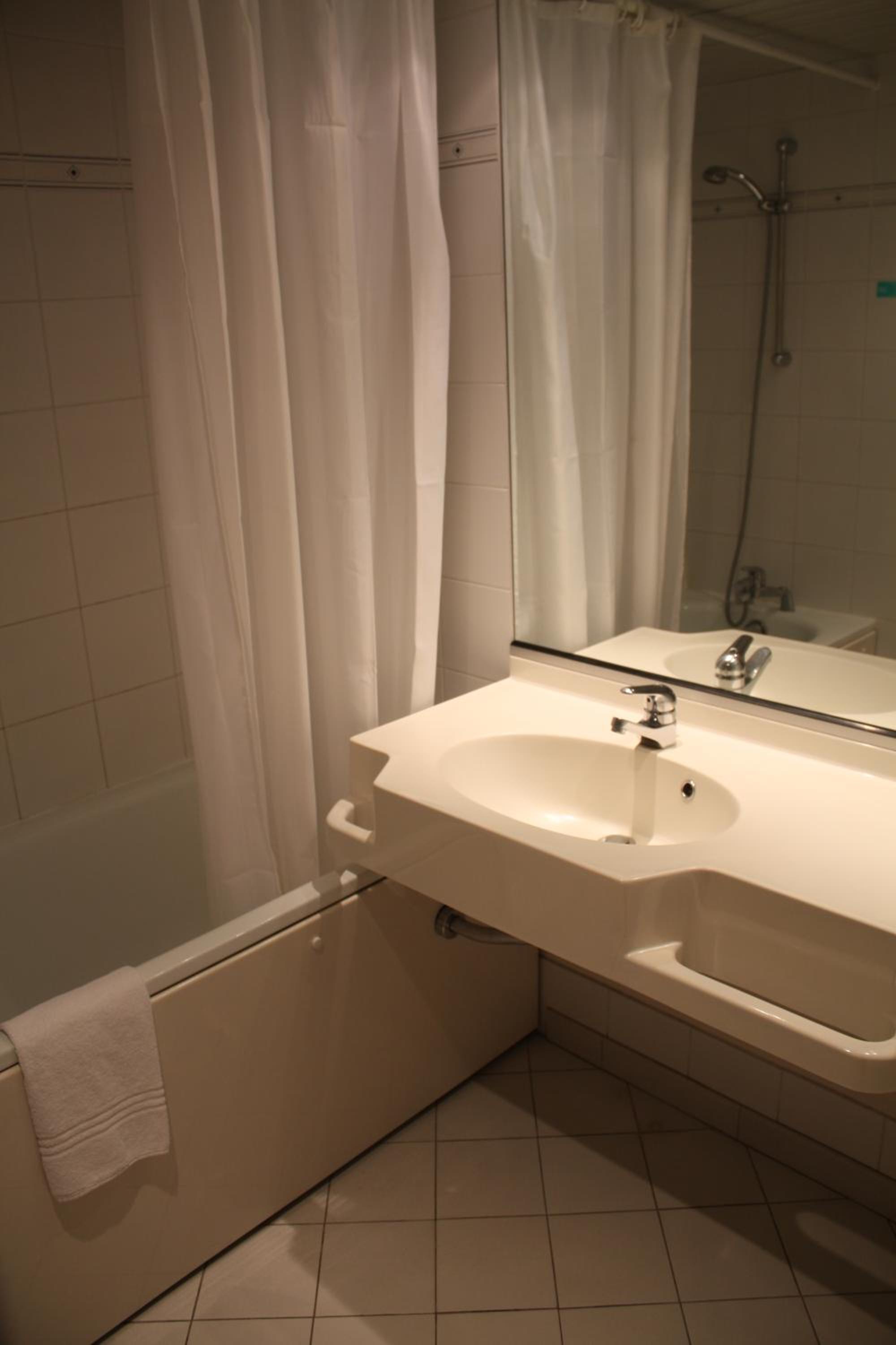Standard Double Room - Photo 3