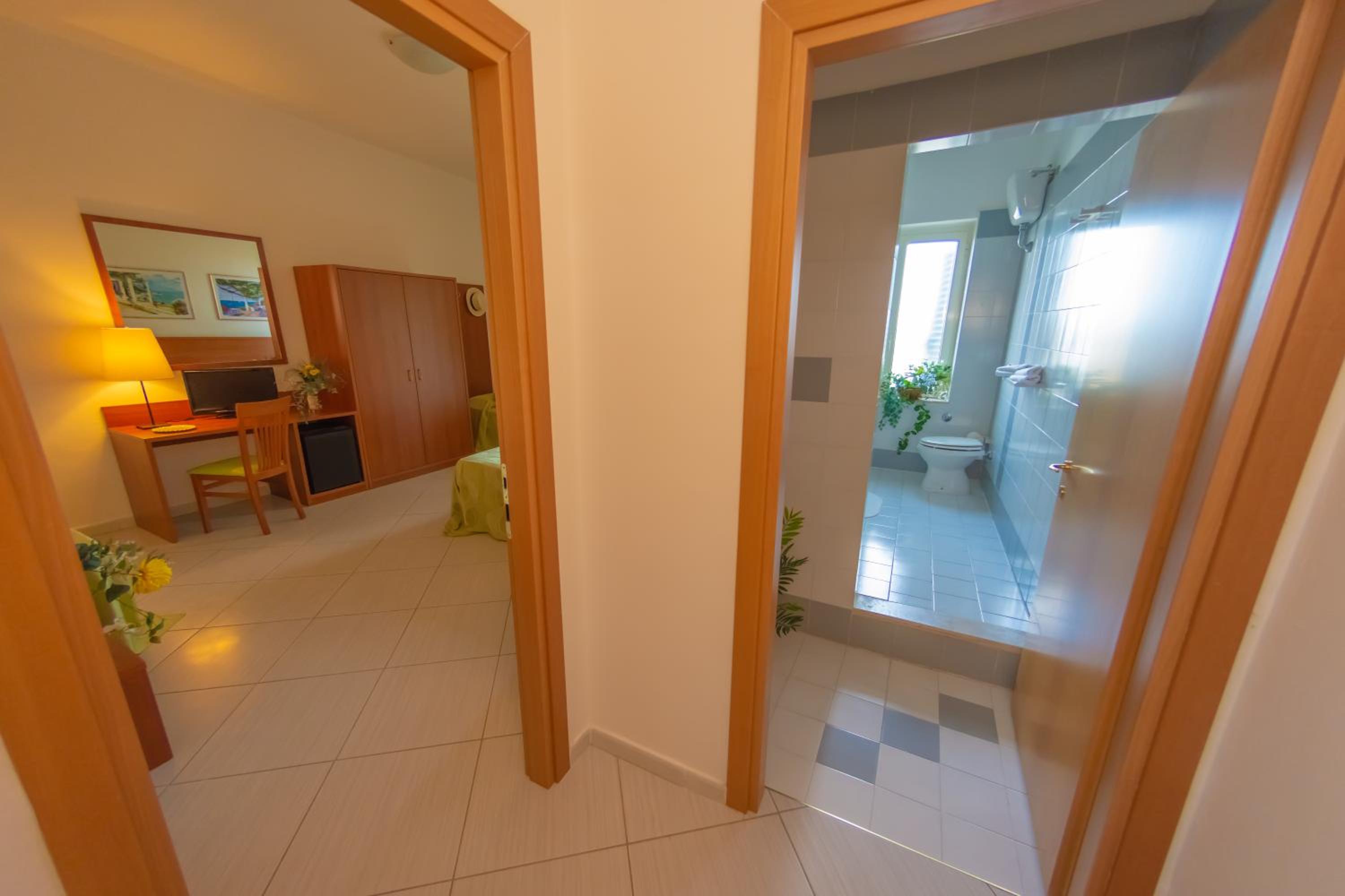 Family Room (2 Adults + 1 Child) - Photo 6