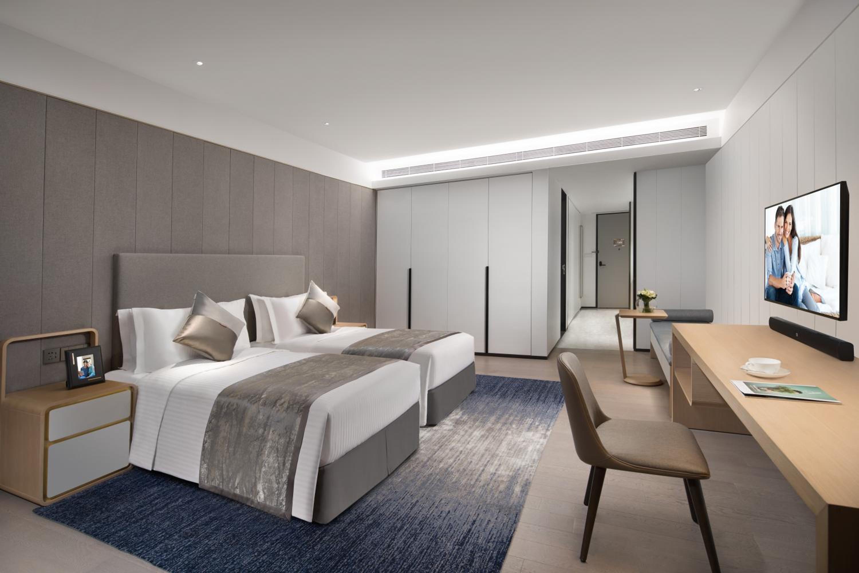 Studio Deluxe River View Twin - Luggage Delivery Service