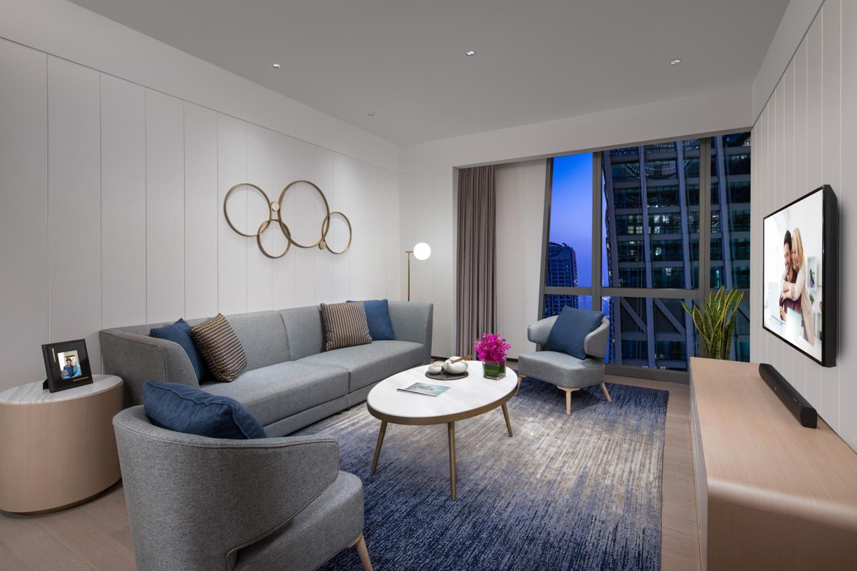 2 Bedroom Deluxe Suite - Luggage Delivery Service