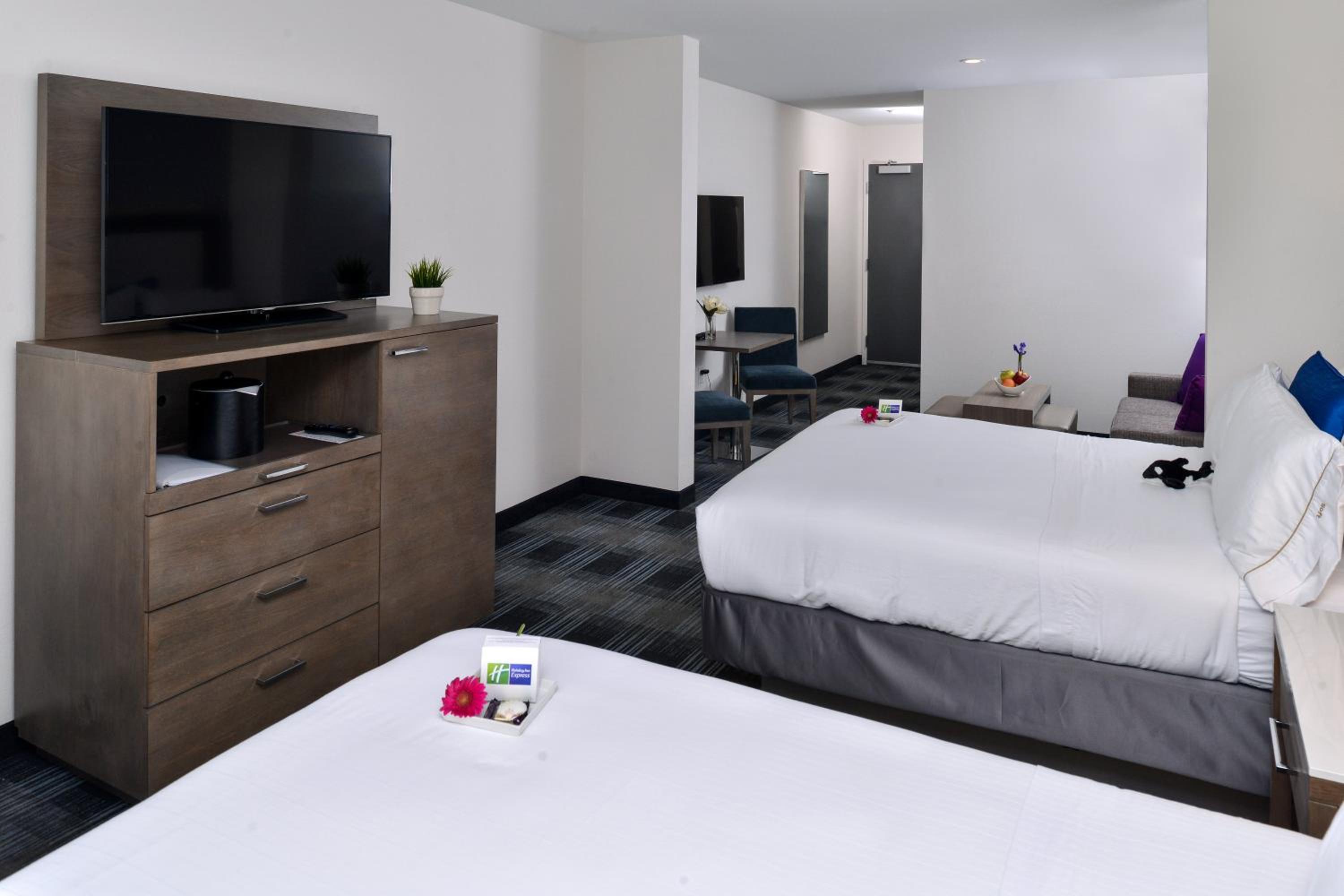 Queen Suite with Two Queen Beds